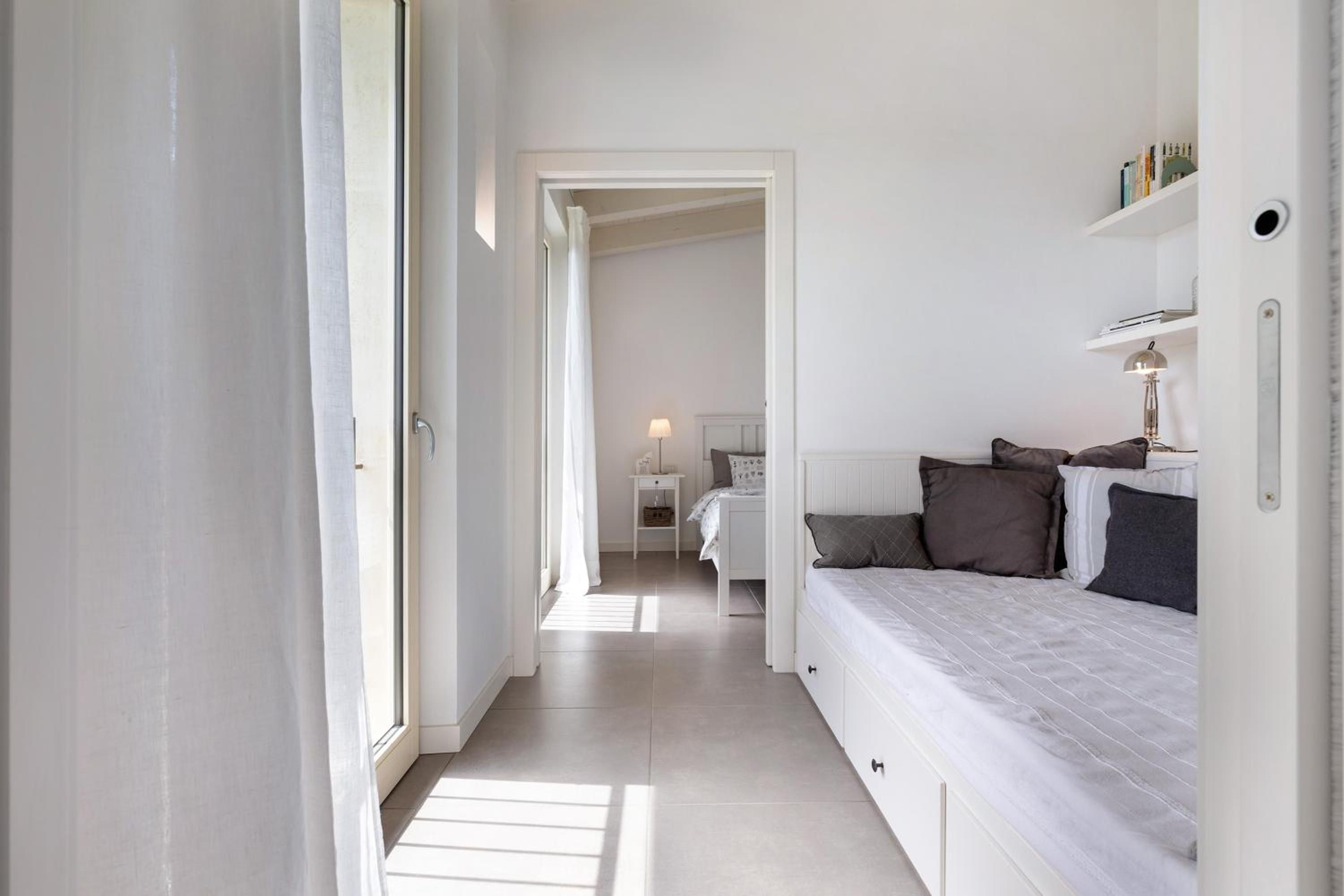 One-Bedroom Apartment with Lake View photo 2