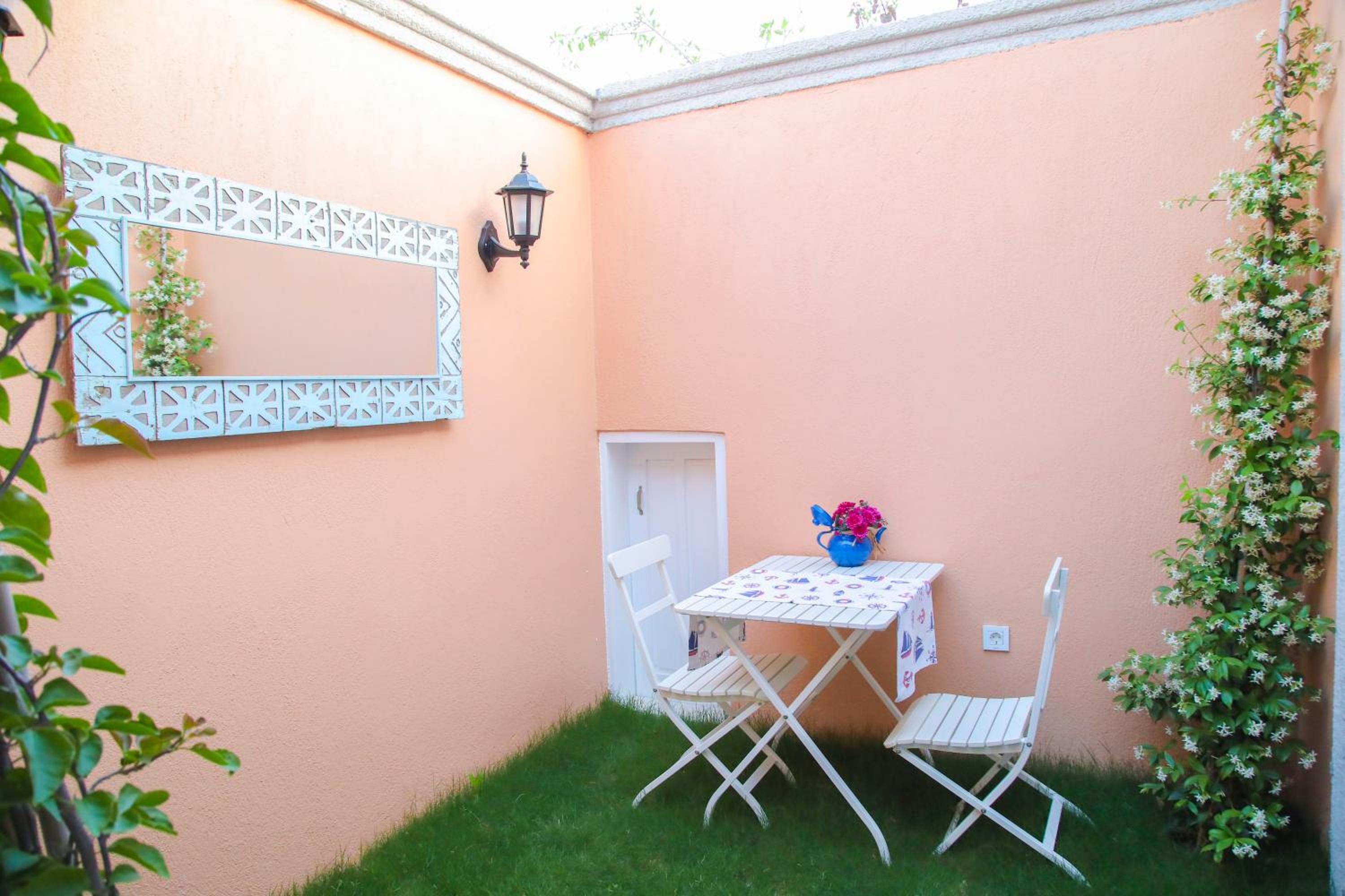 Double Room with Garden View - Photo 2