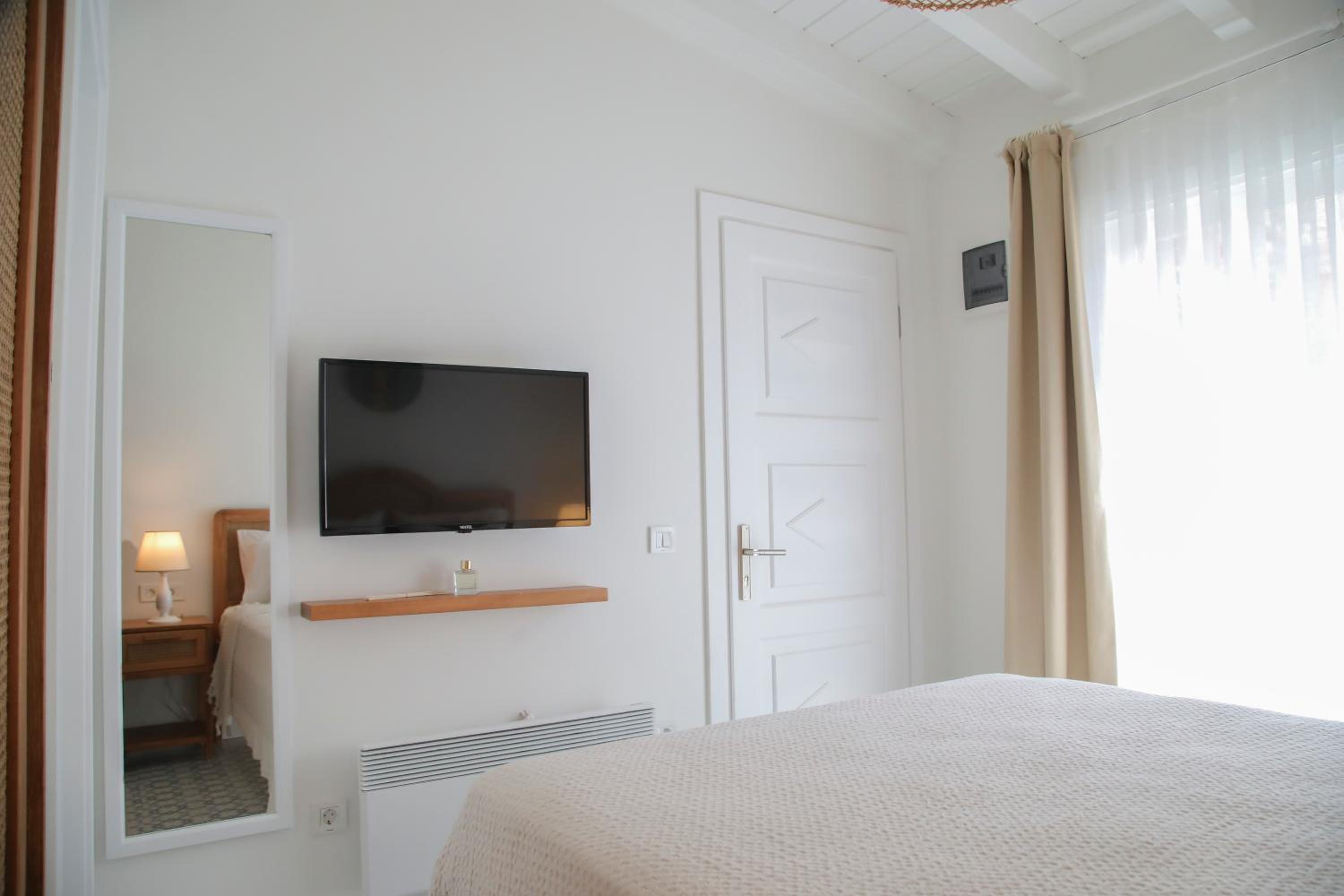Double Room with Garden View - Photo 6