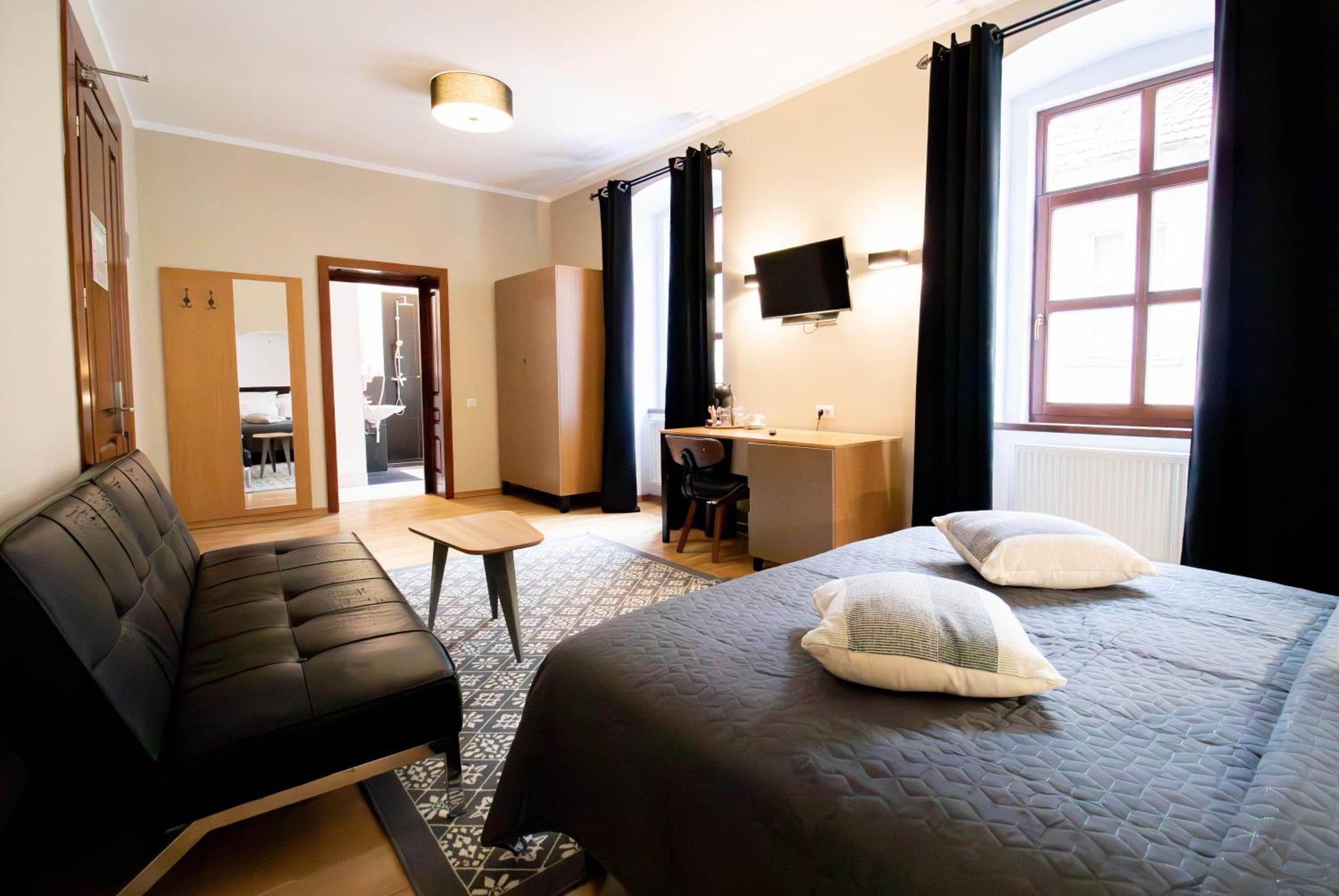 Deluxe Double Room - Photo 8
