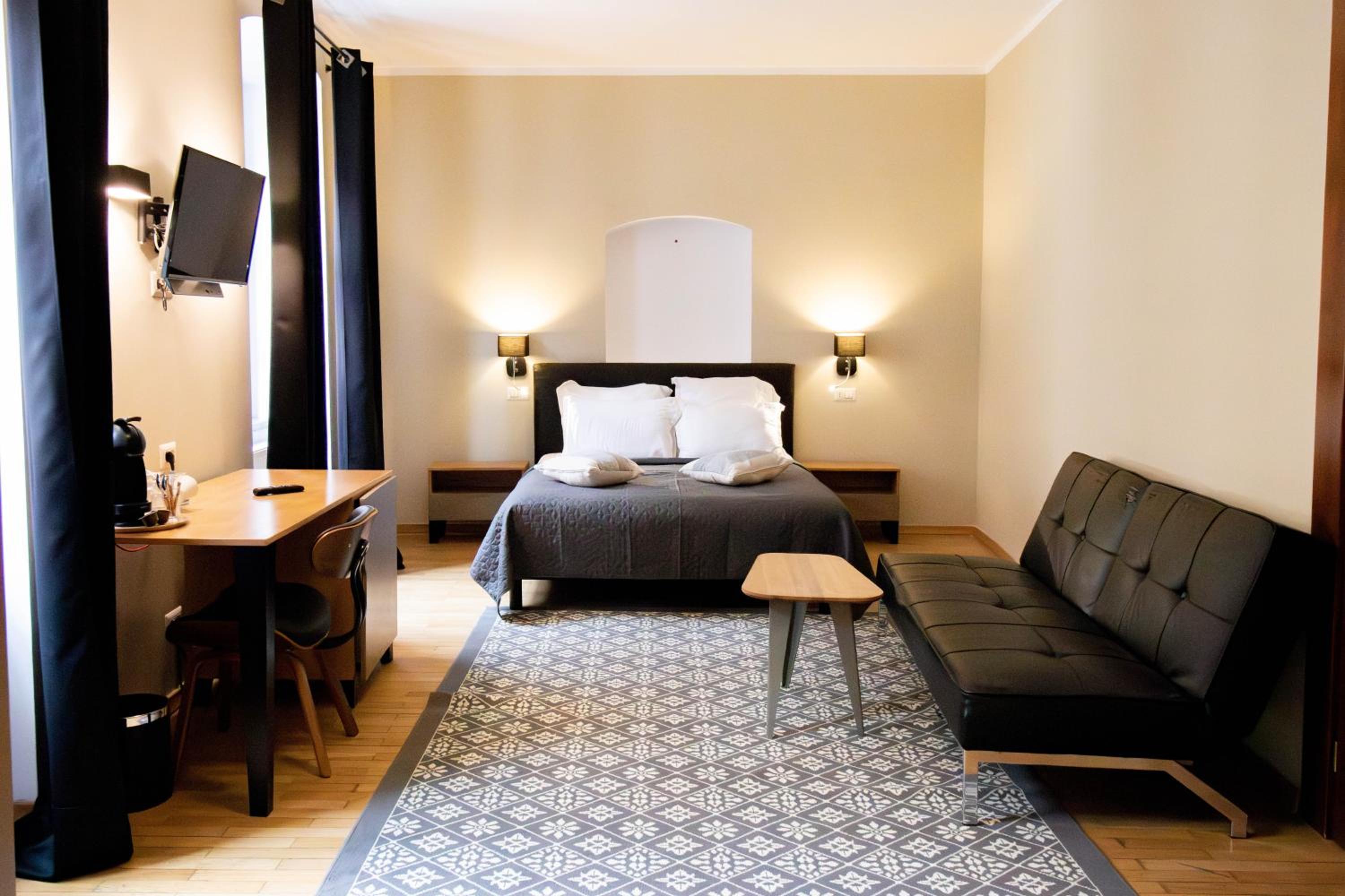 Deluxe Double Room - Photo 1