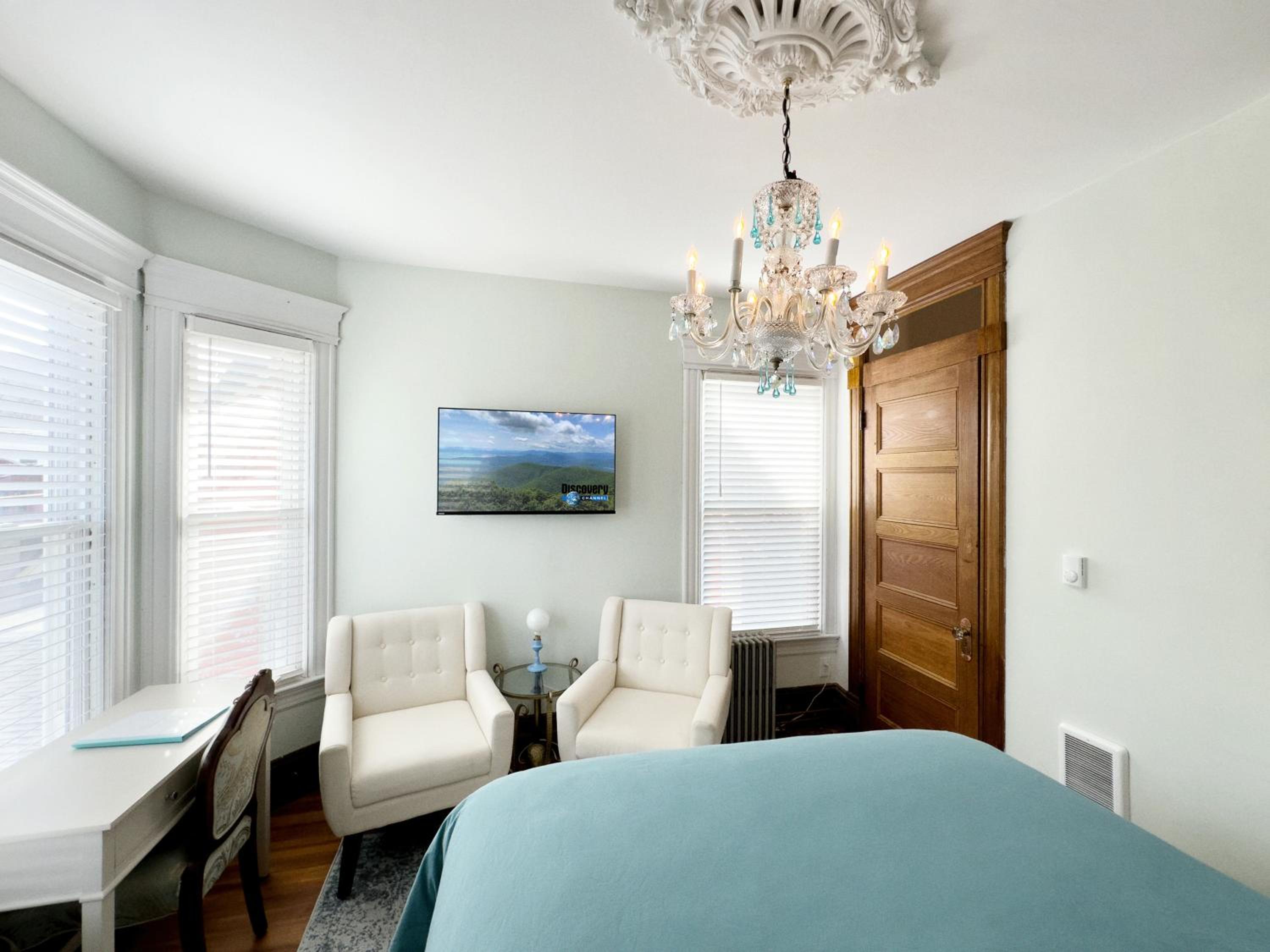 Deluxe Double Room (2 Adults + 1 Child) photo 1