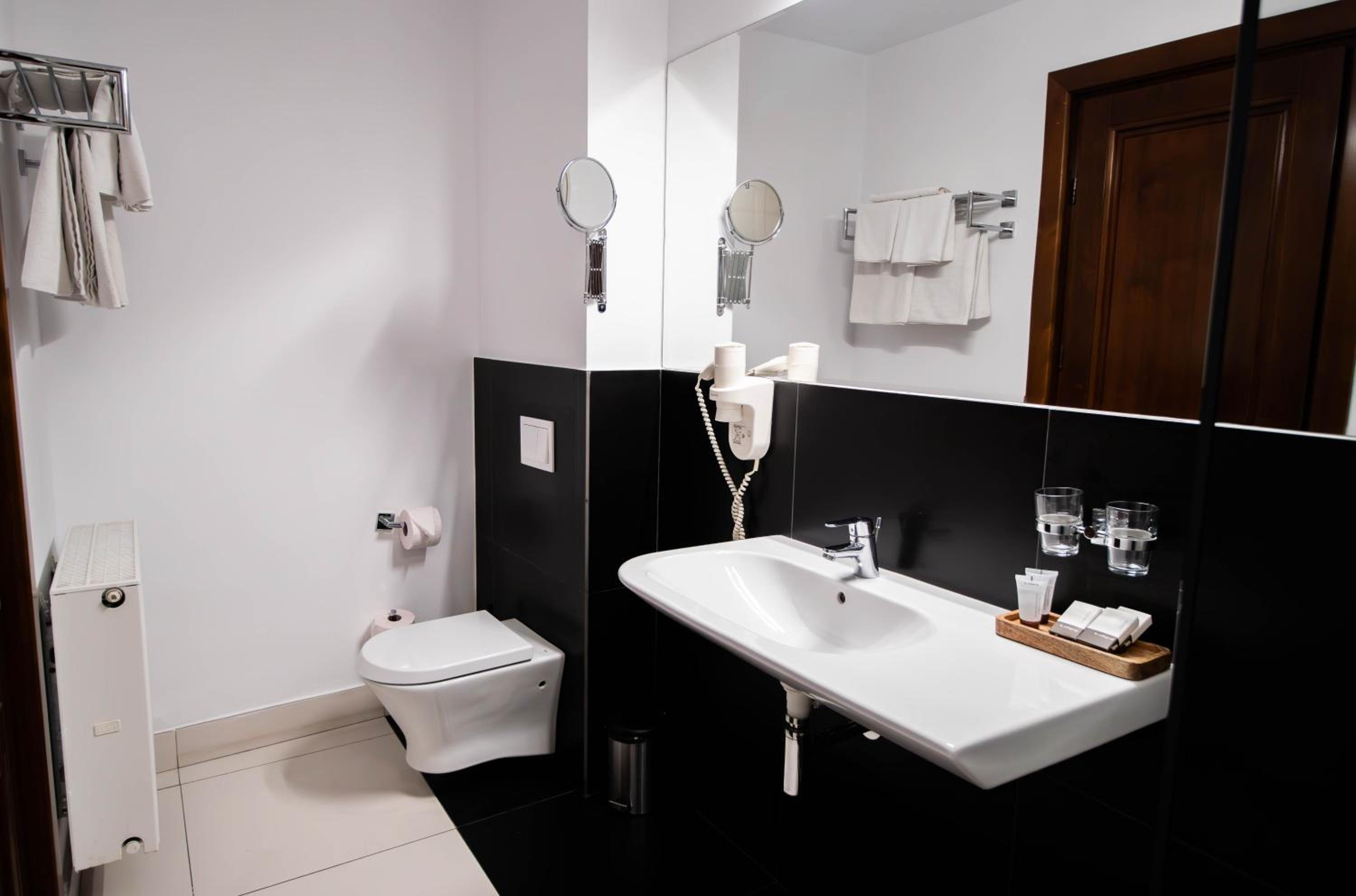 Standard King Room - Photo 4