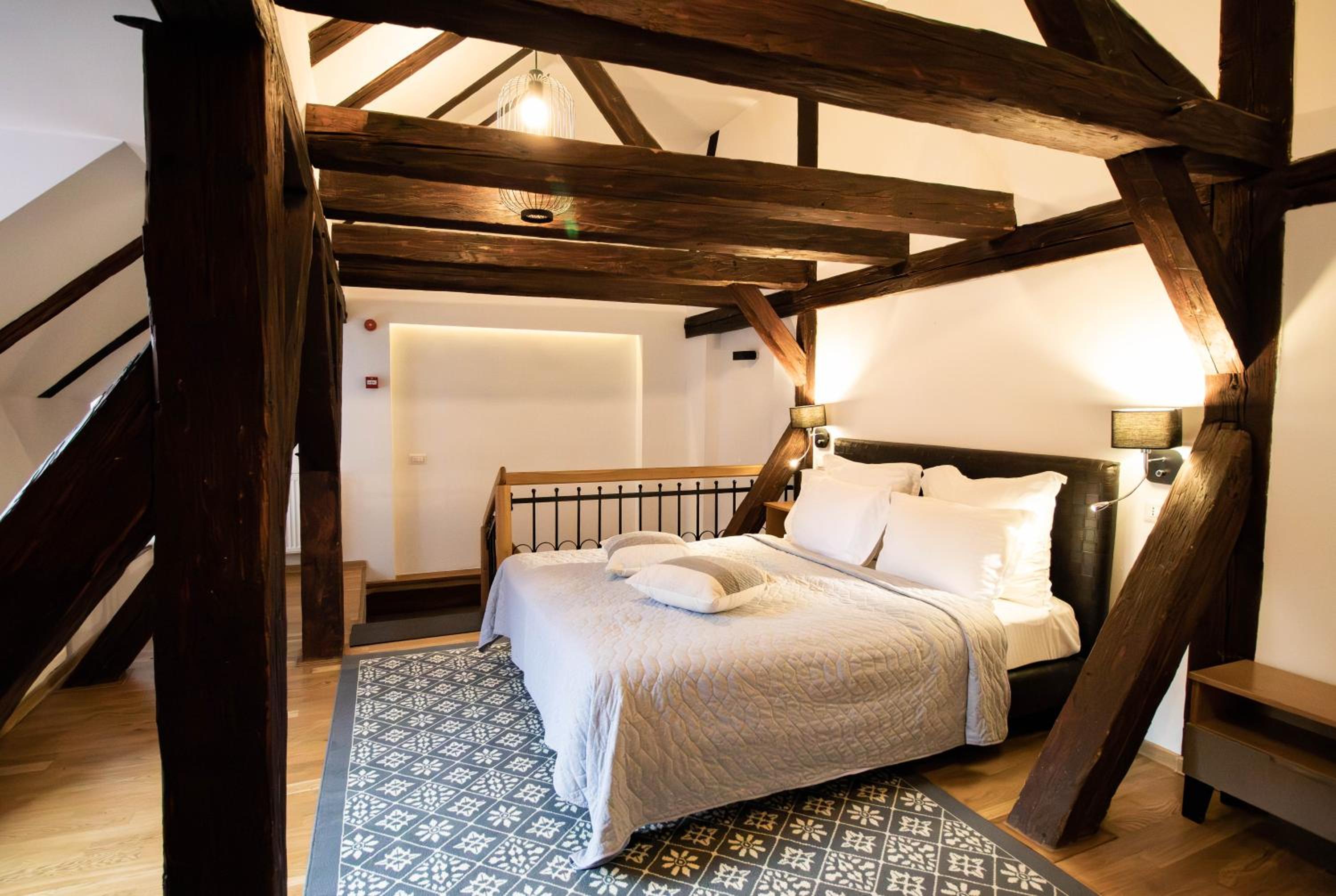 Queen Room - Photo 7