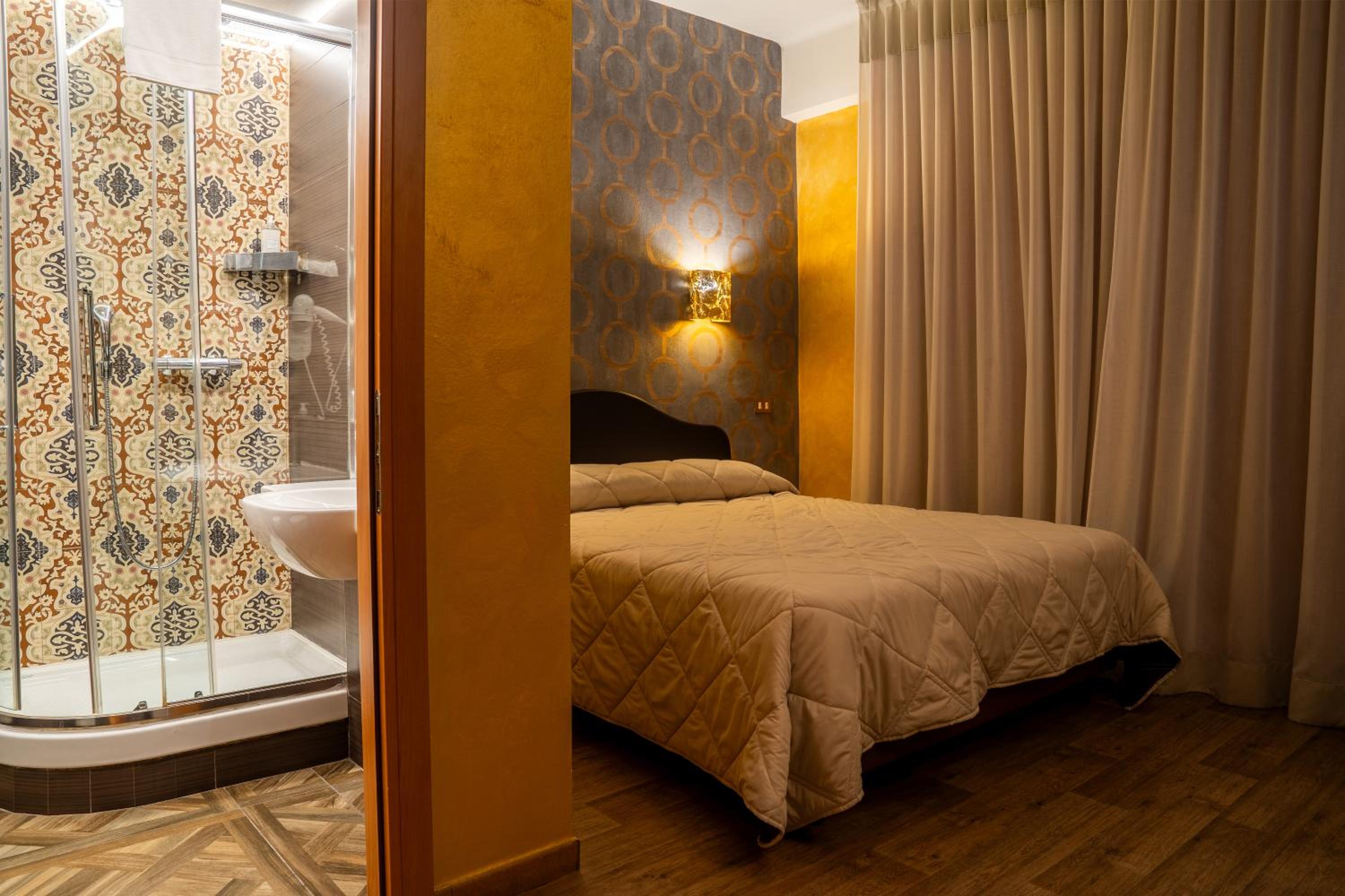 Superior Double or Twin Room - Photo 7