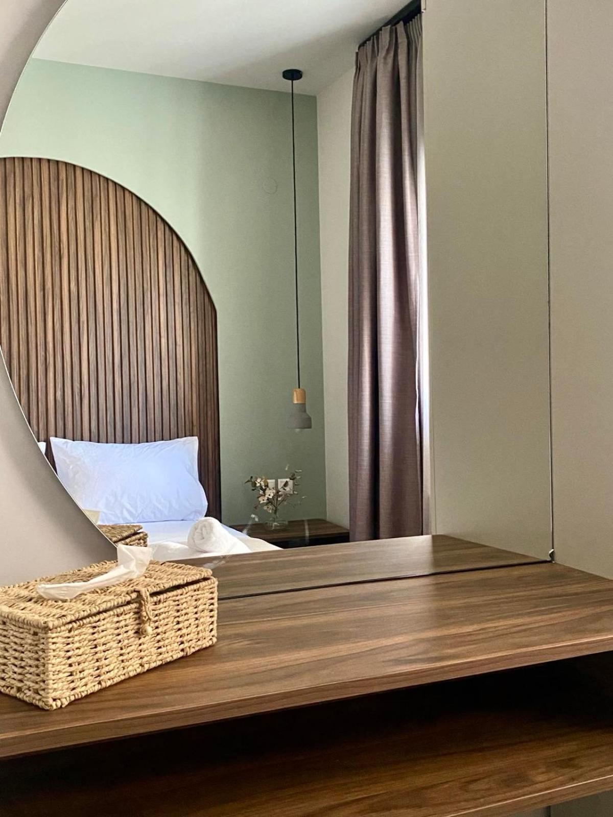 Deluxe One-Bedroom Apartment