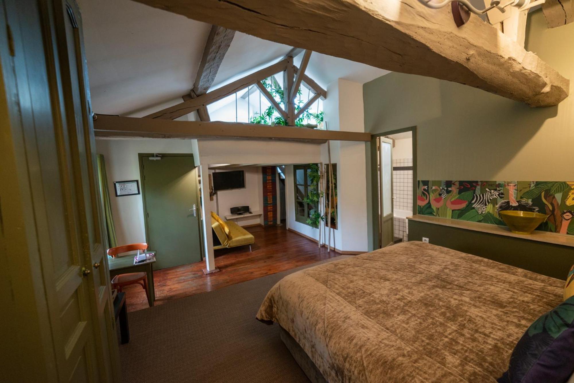 Family Suite with Shower and Bath (2 Adults + 2 Children) - Not Accessible by Elevator