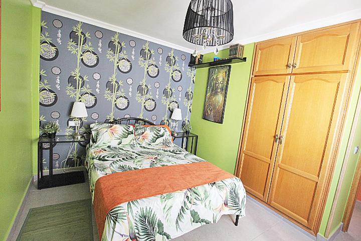 Apartamento de tres dormitorios con vista al agua