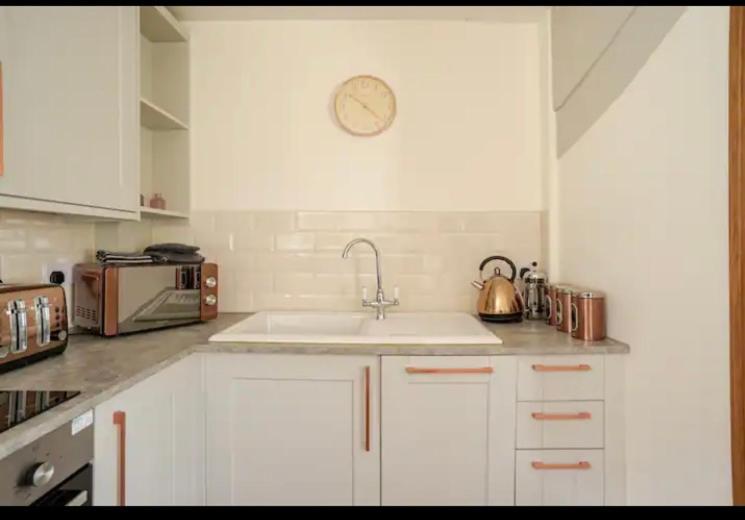 One-Bedroom House - Photo 14