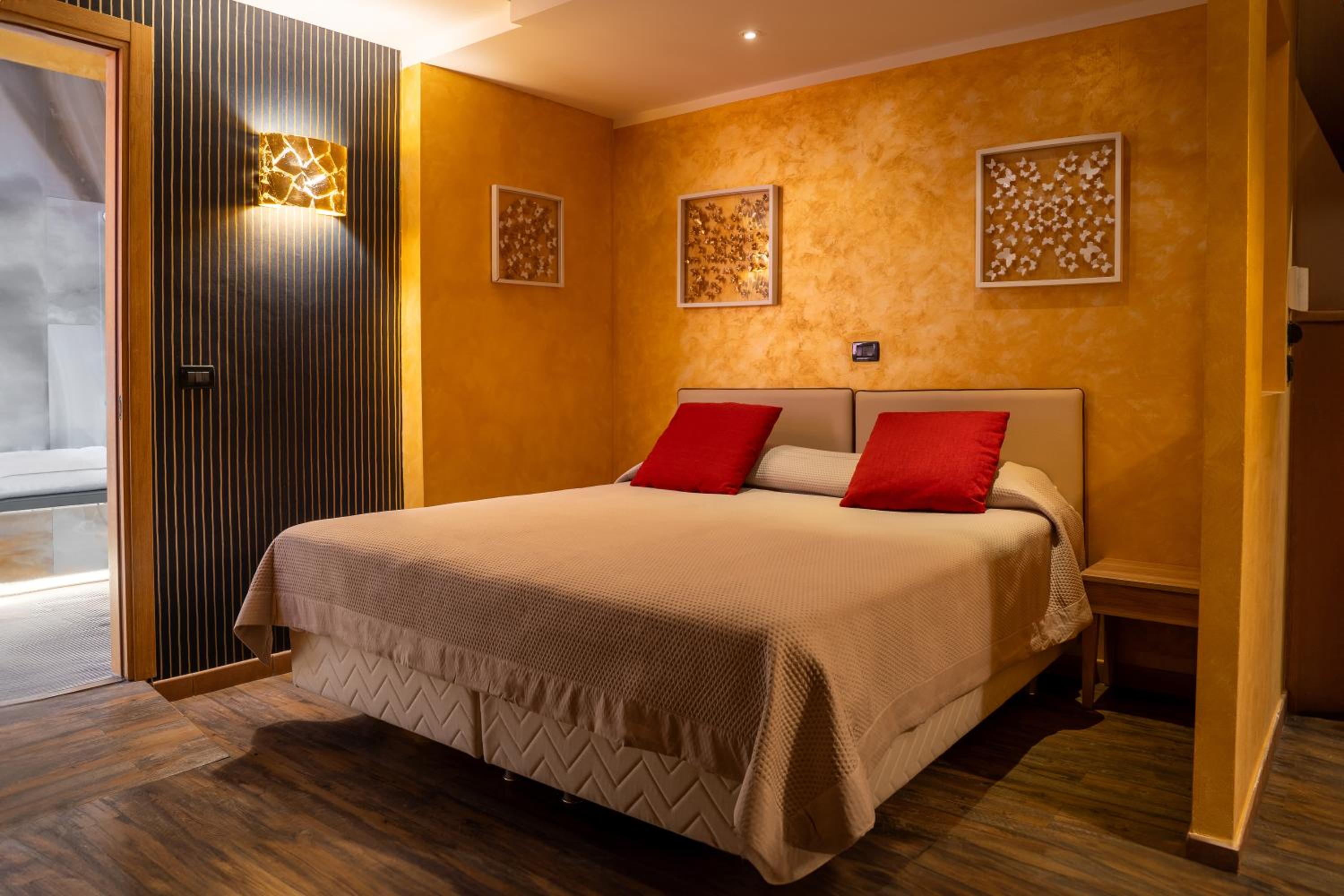 Superior Double or Twin Room - Photo 6