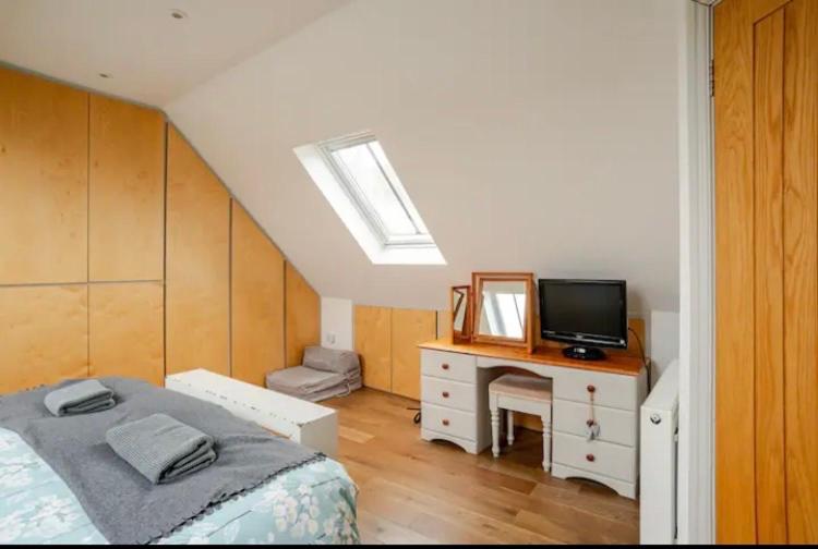 One-Bedroom House - Photo 17