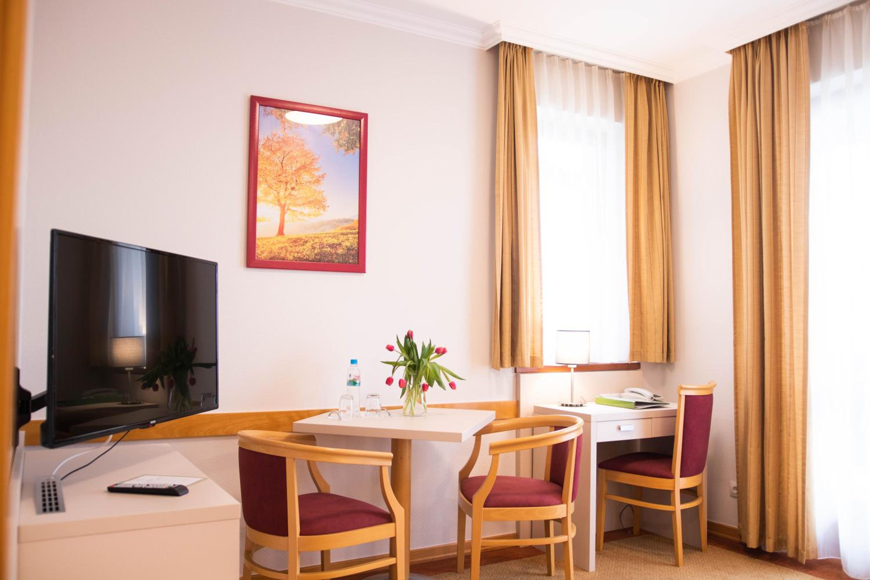 Twin Room with Balcony photo 3