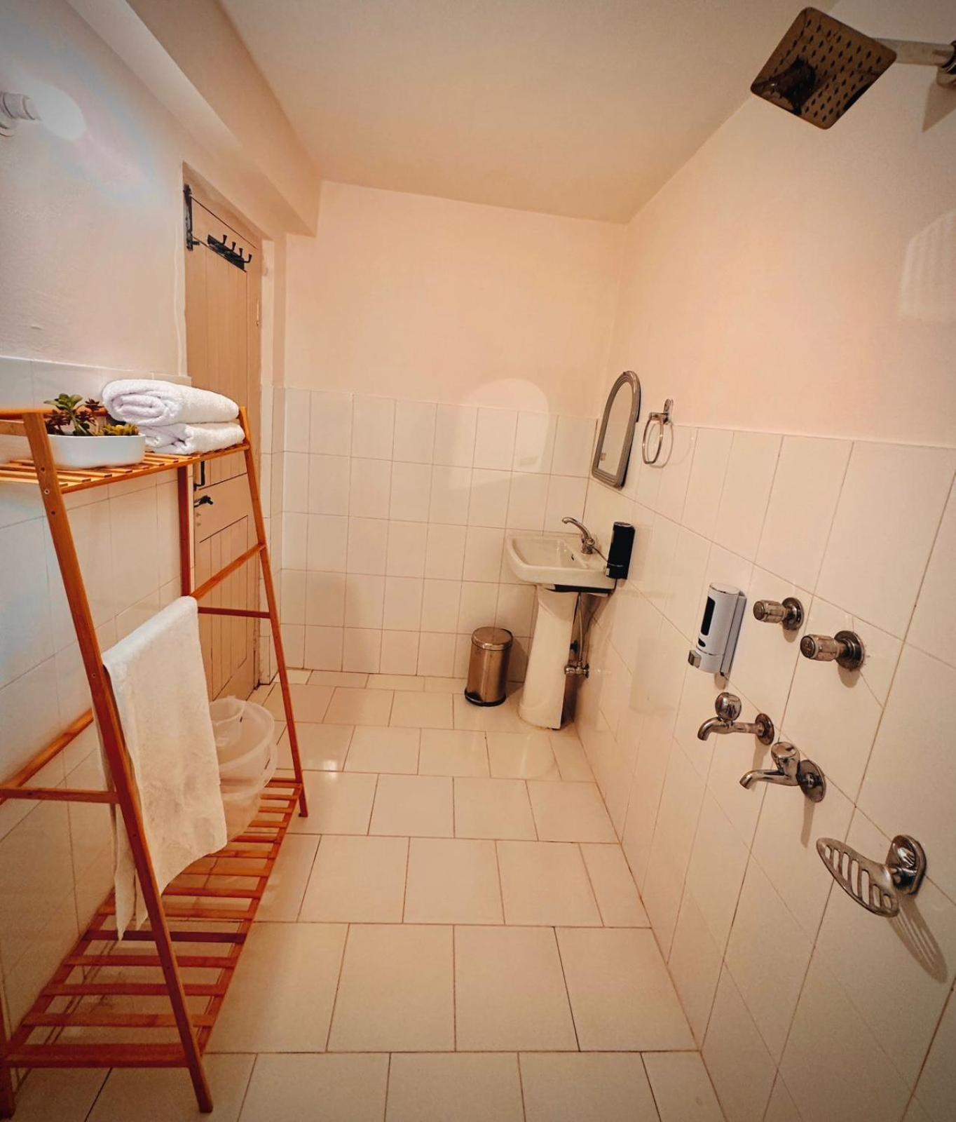 Deluxe Double Room - Photo 9