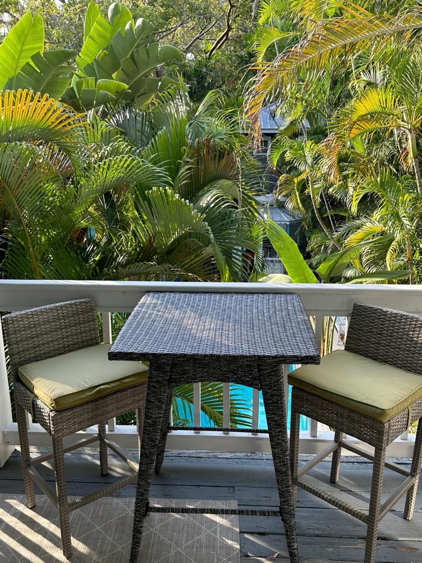 King Suite with Pool View (Pool Suite Treetop Too) photo 2