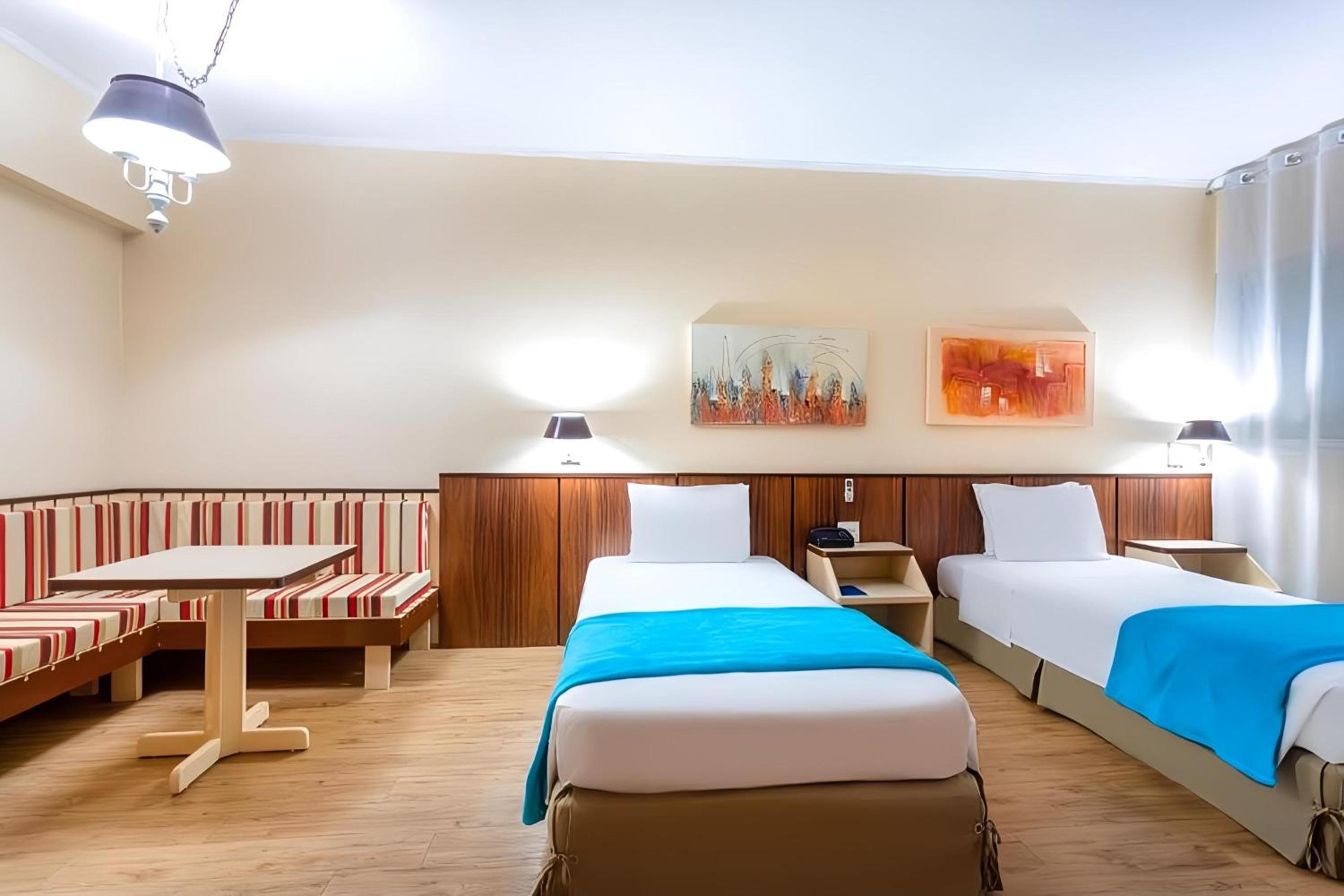 Suite - Photo 1