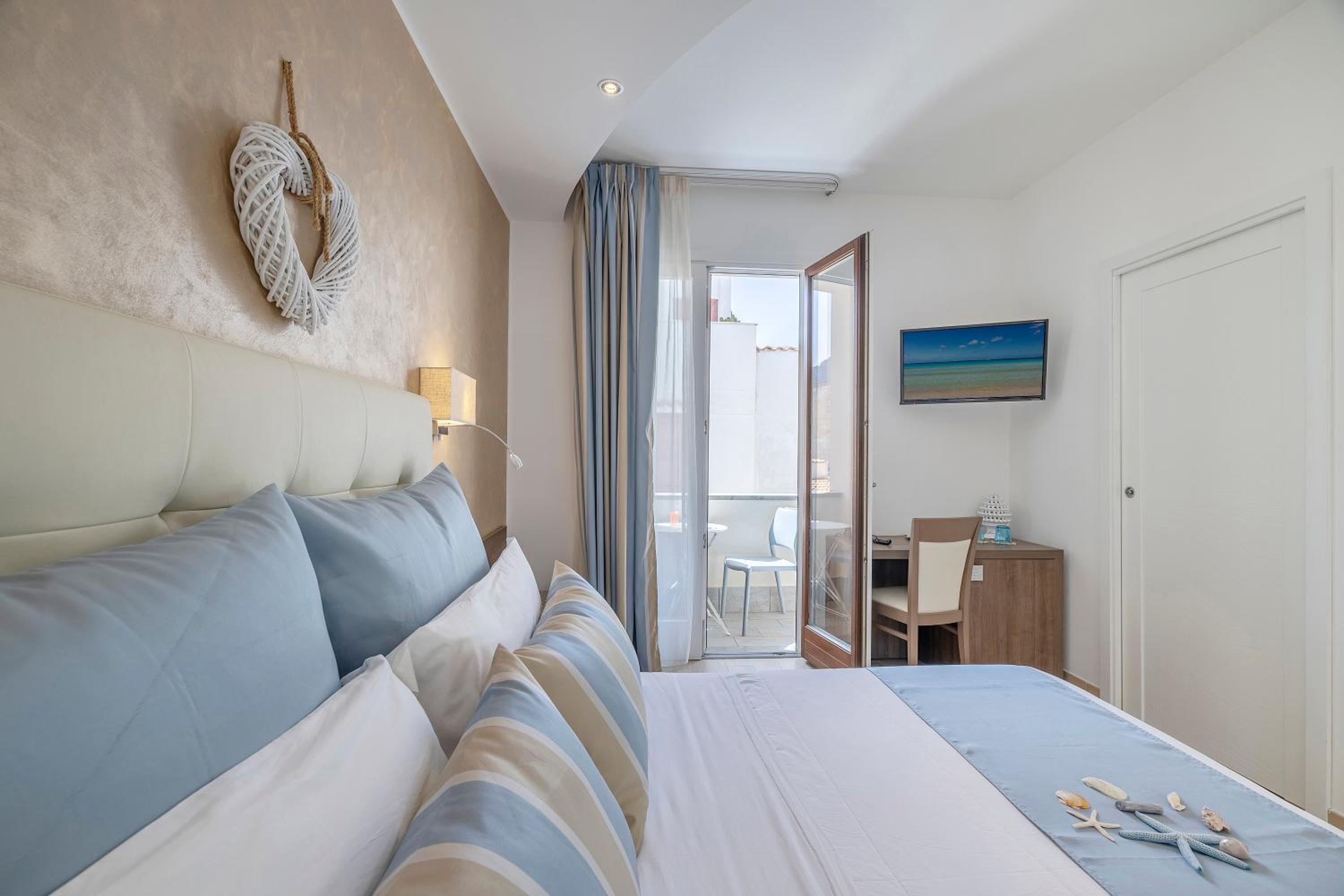 Double or Twin Room with Balcony photo 1