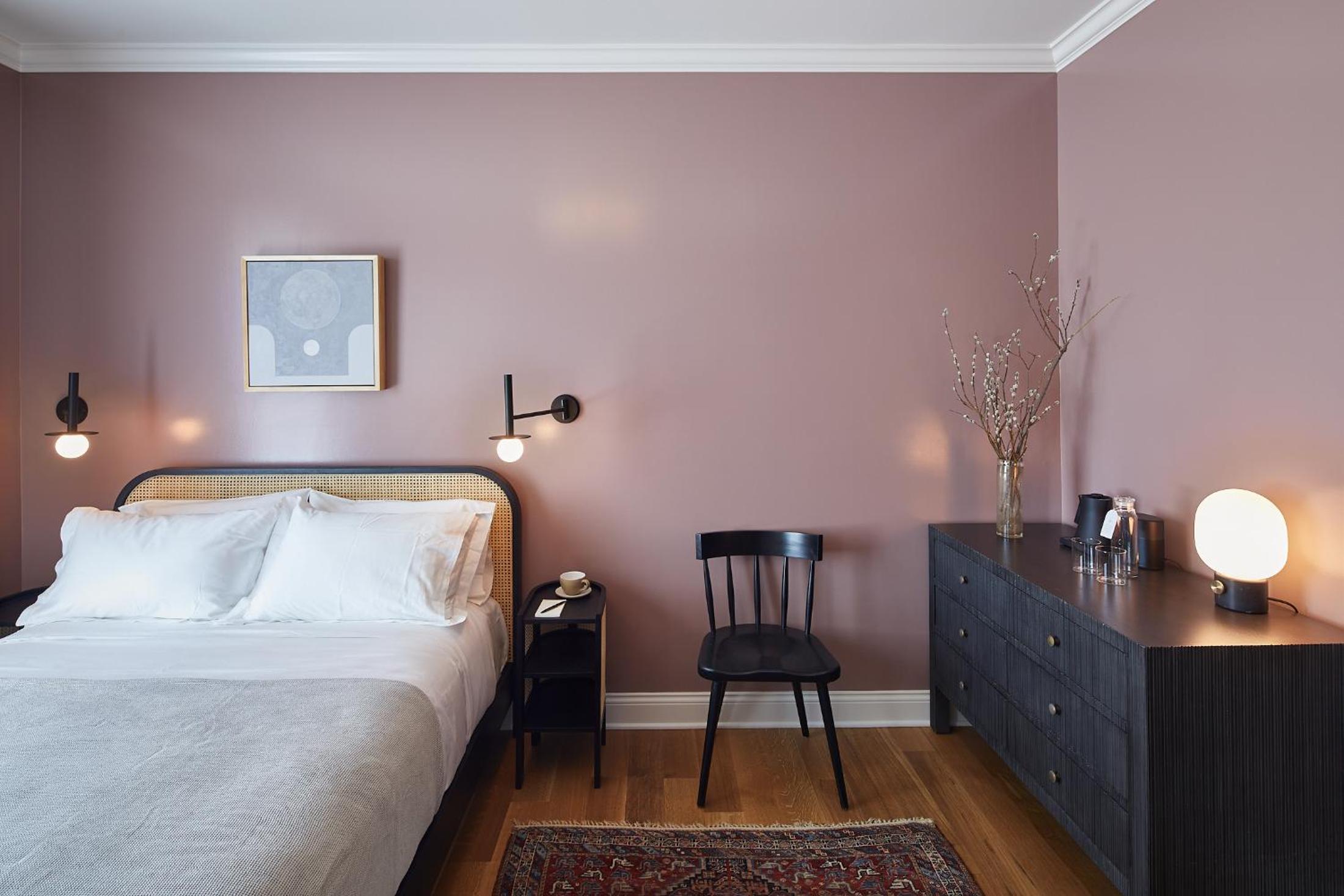 Standard Queen Room