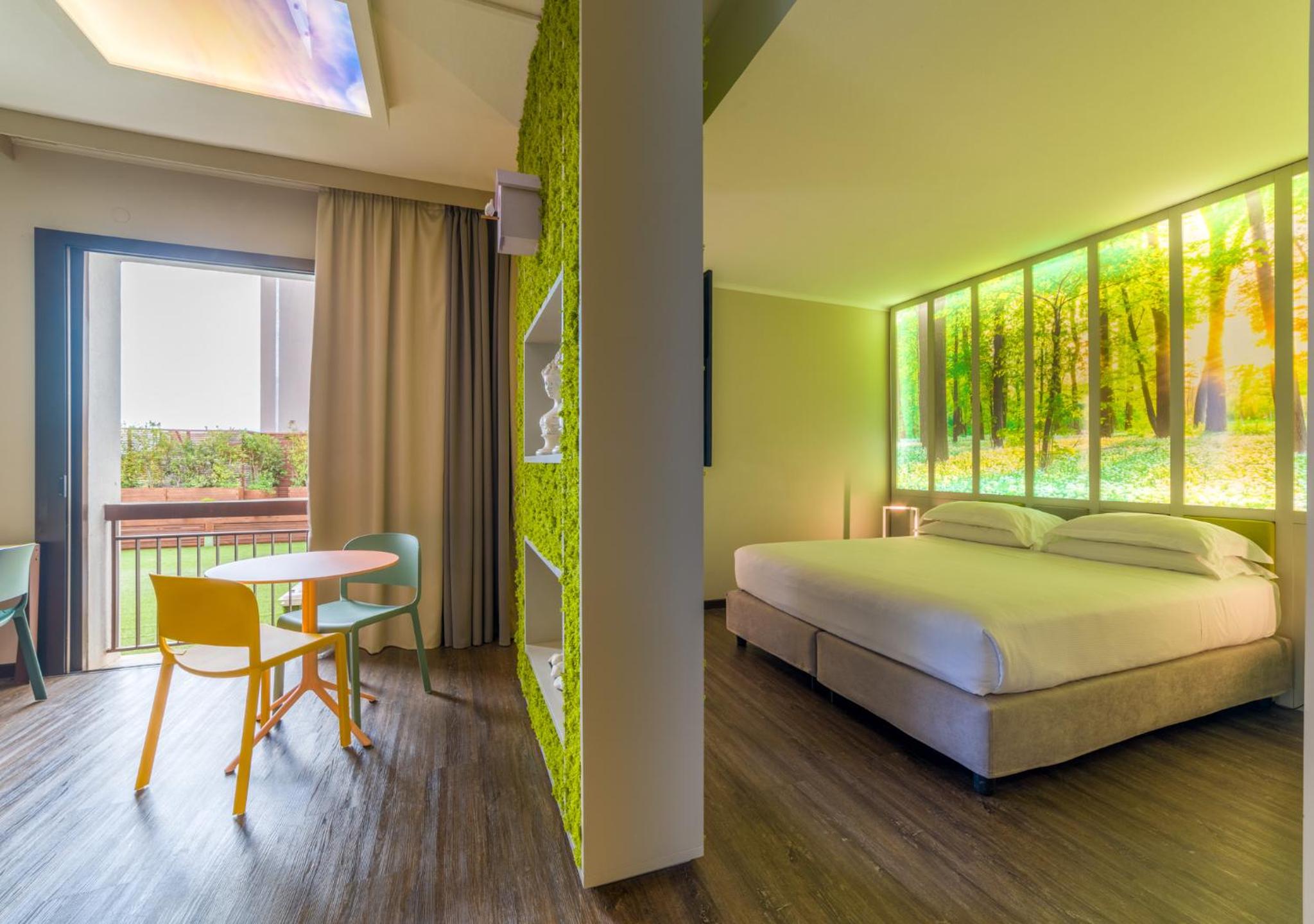 Deluxe King Room with Spa Access - Photo 5