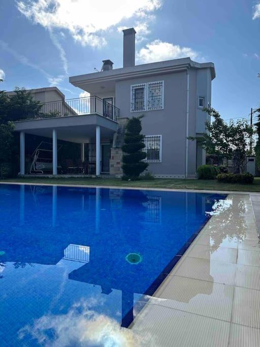 Three-Bedroom Villa photo 3