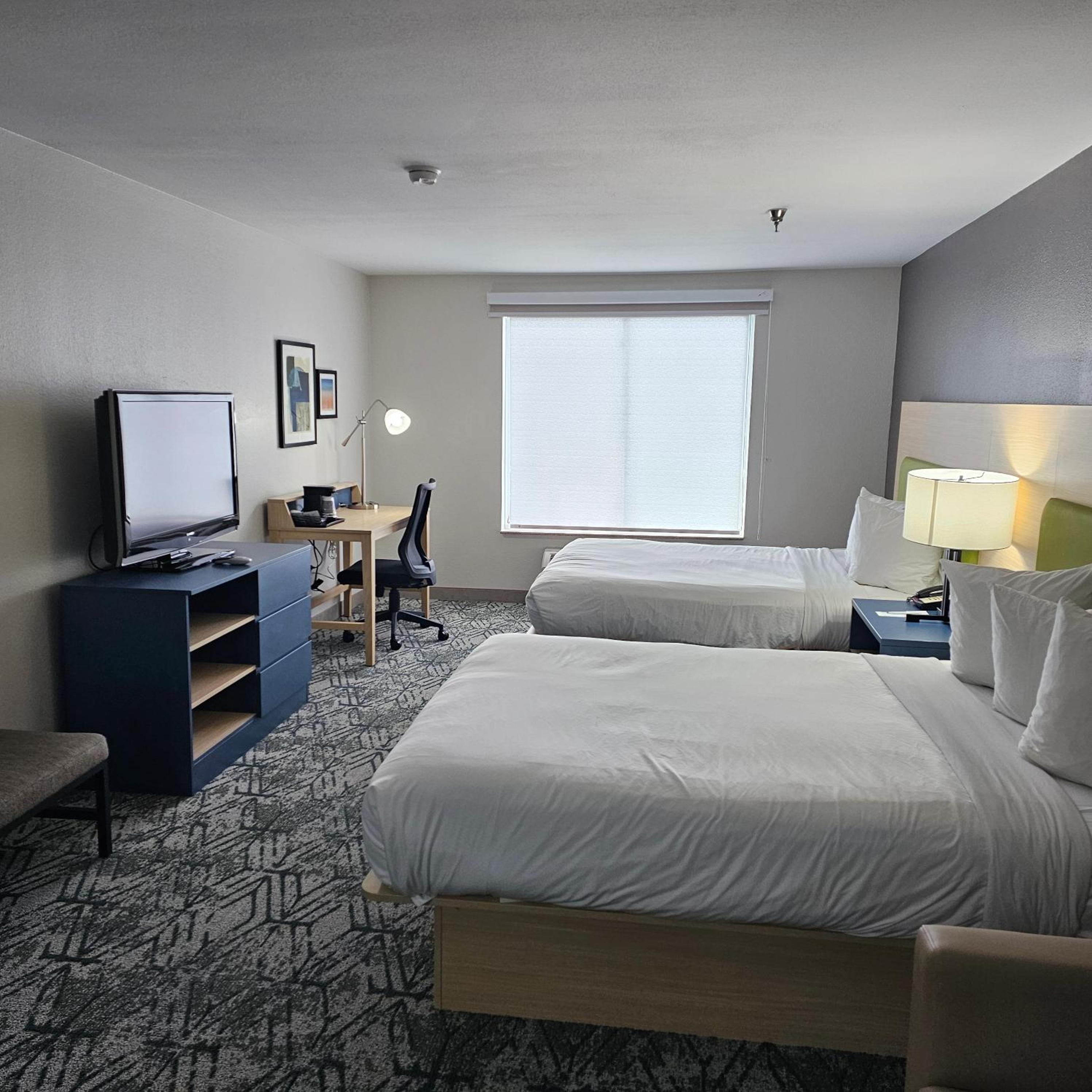Queen Room with Two Queen Beds - Disability Access/Non-Smoking - Photo 5
