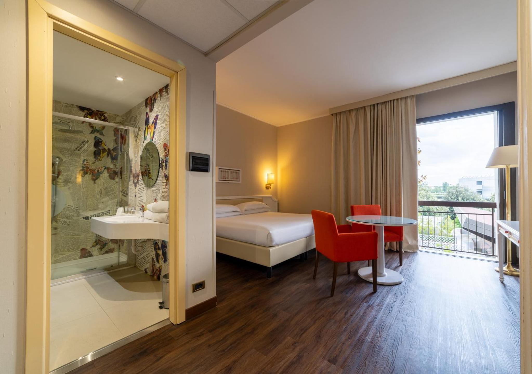 Premium Double Room with Spa Access - Photo 6
