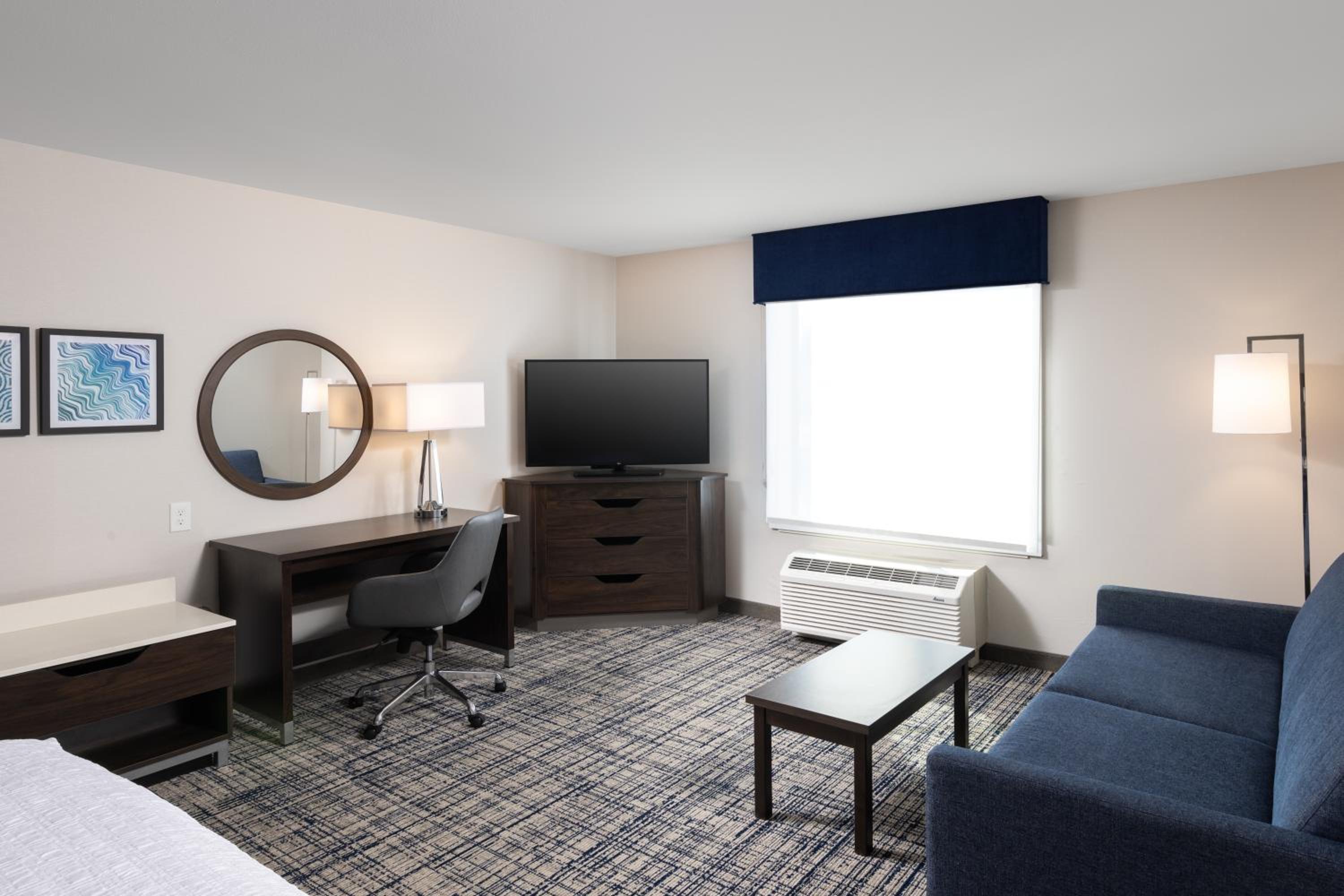 Large King Room - Non-Smoking - Photo 11