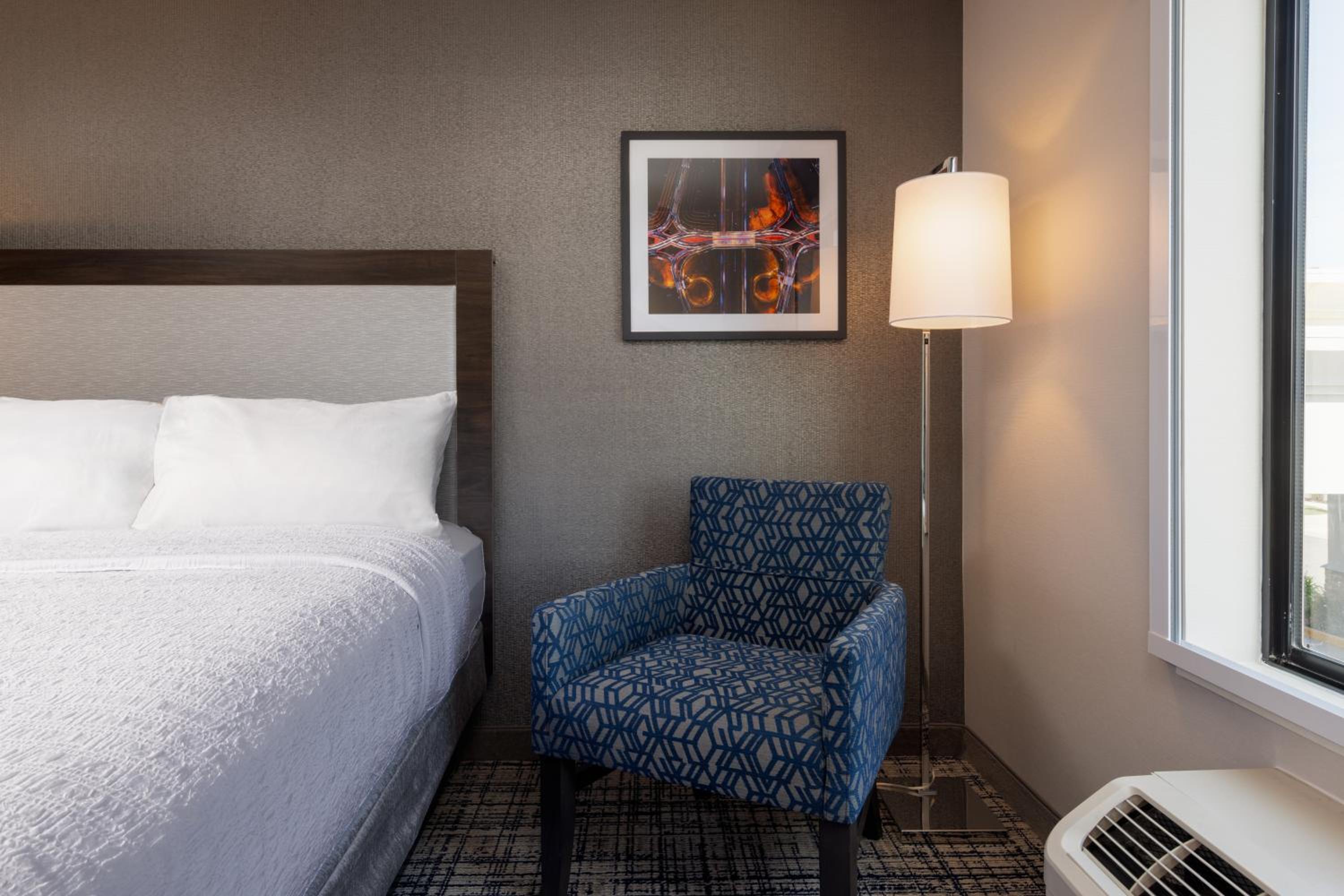 Room with Two Queen Beds - Non-Smoking - Photo 14