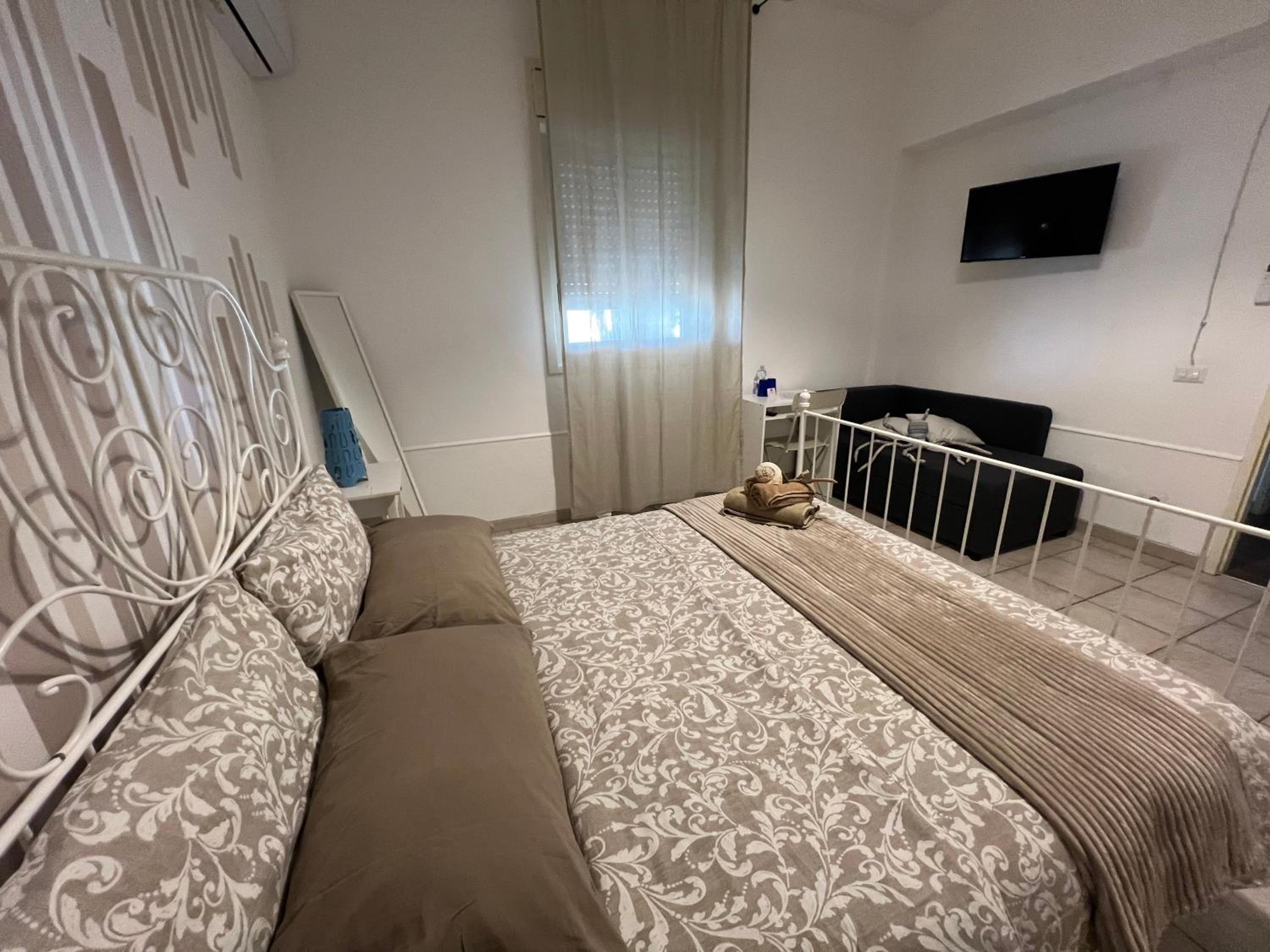 Triple Room with Bathroom - Photo 6