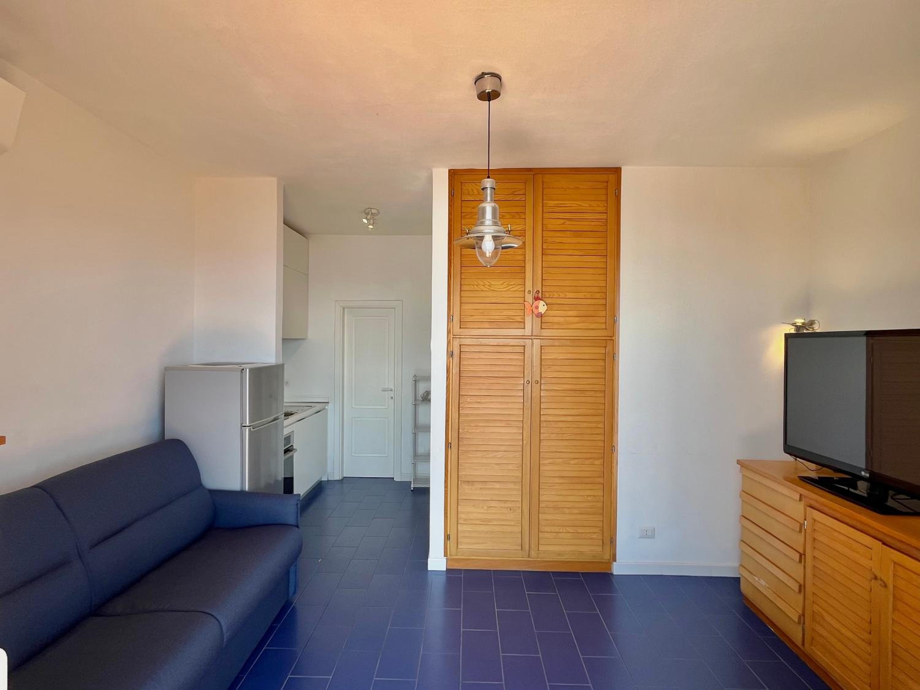 One-Bedroom Apartment photo 1