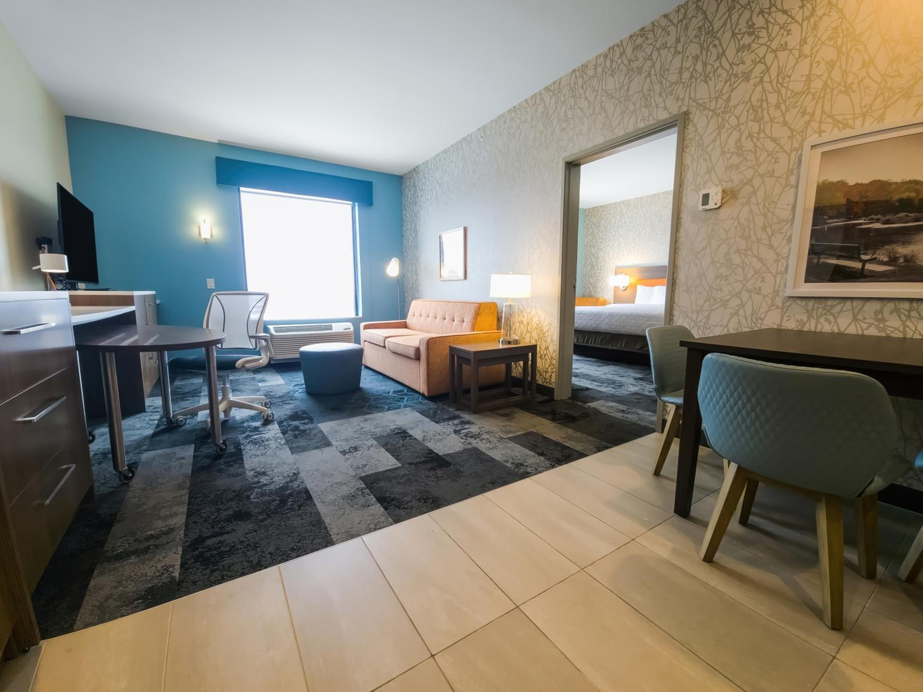 One-Bedroom King Suite - Photo 3
