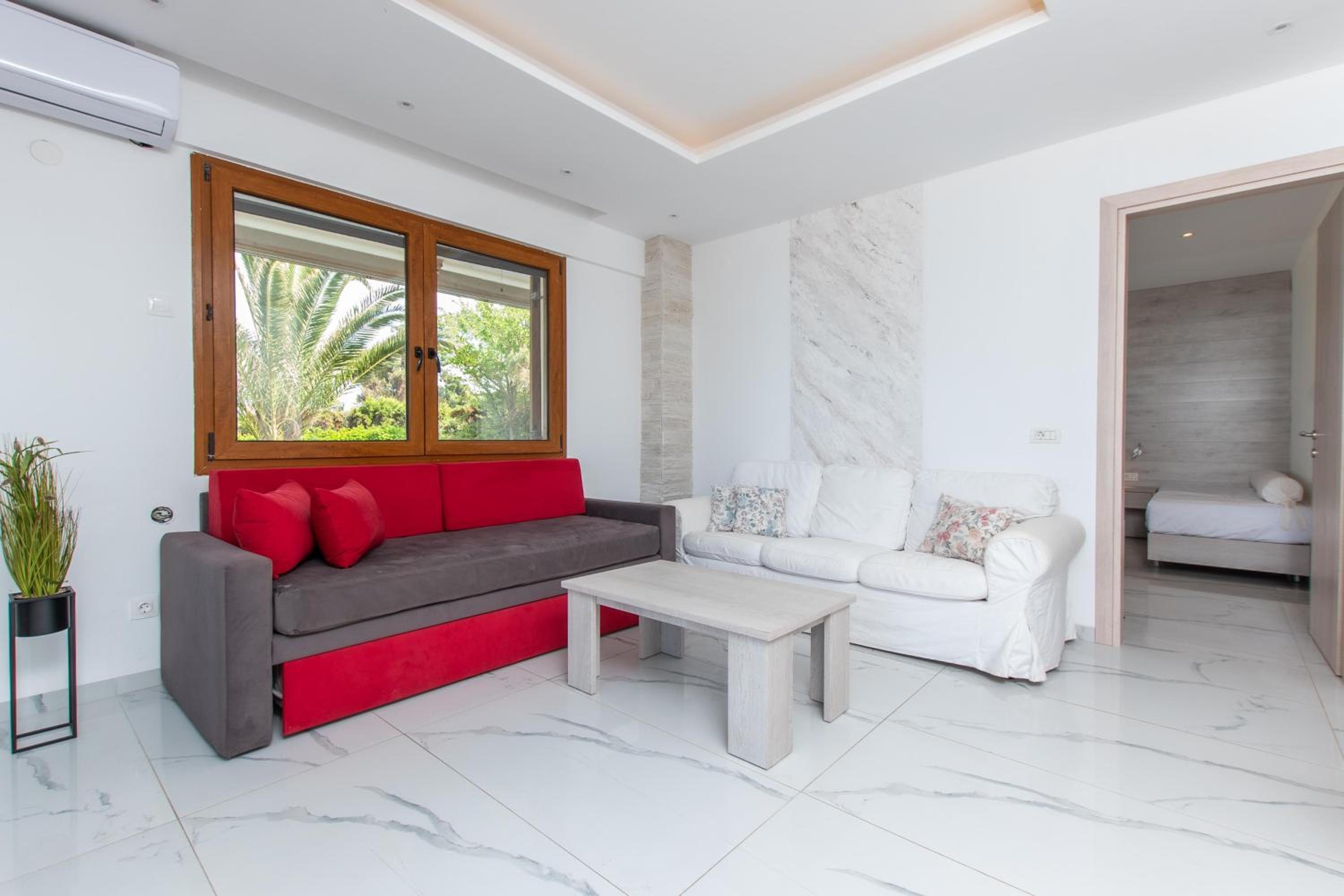 One-Bedroom House photo 1