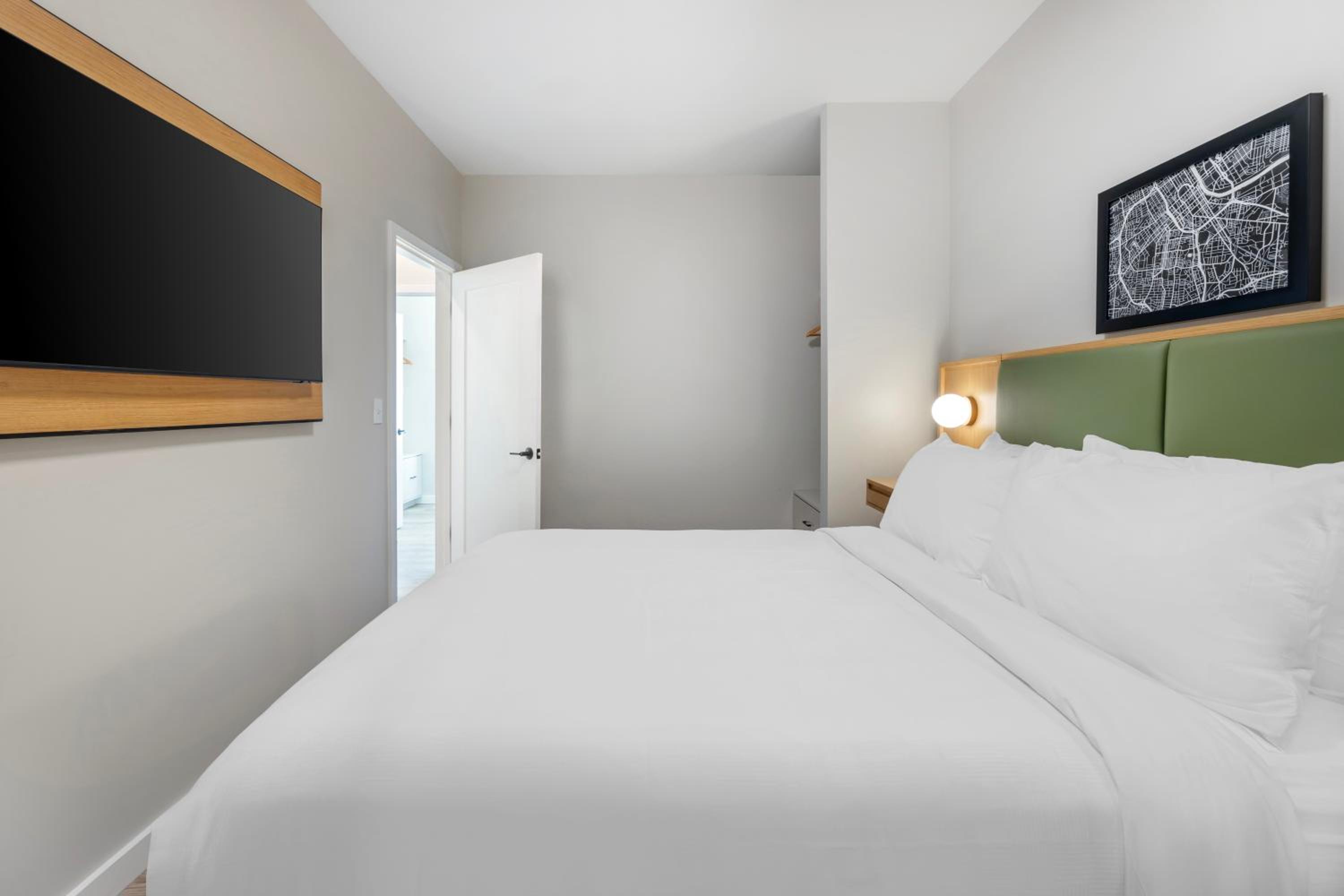3 Bedroom Suite - Photo 11