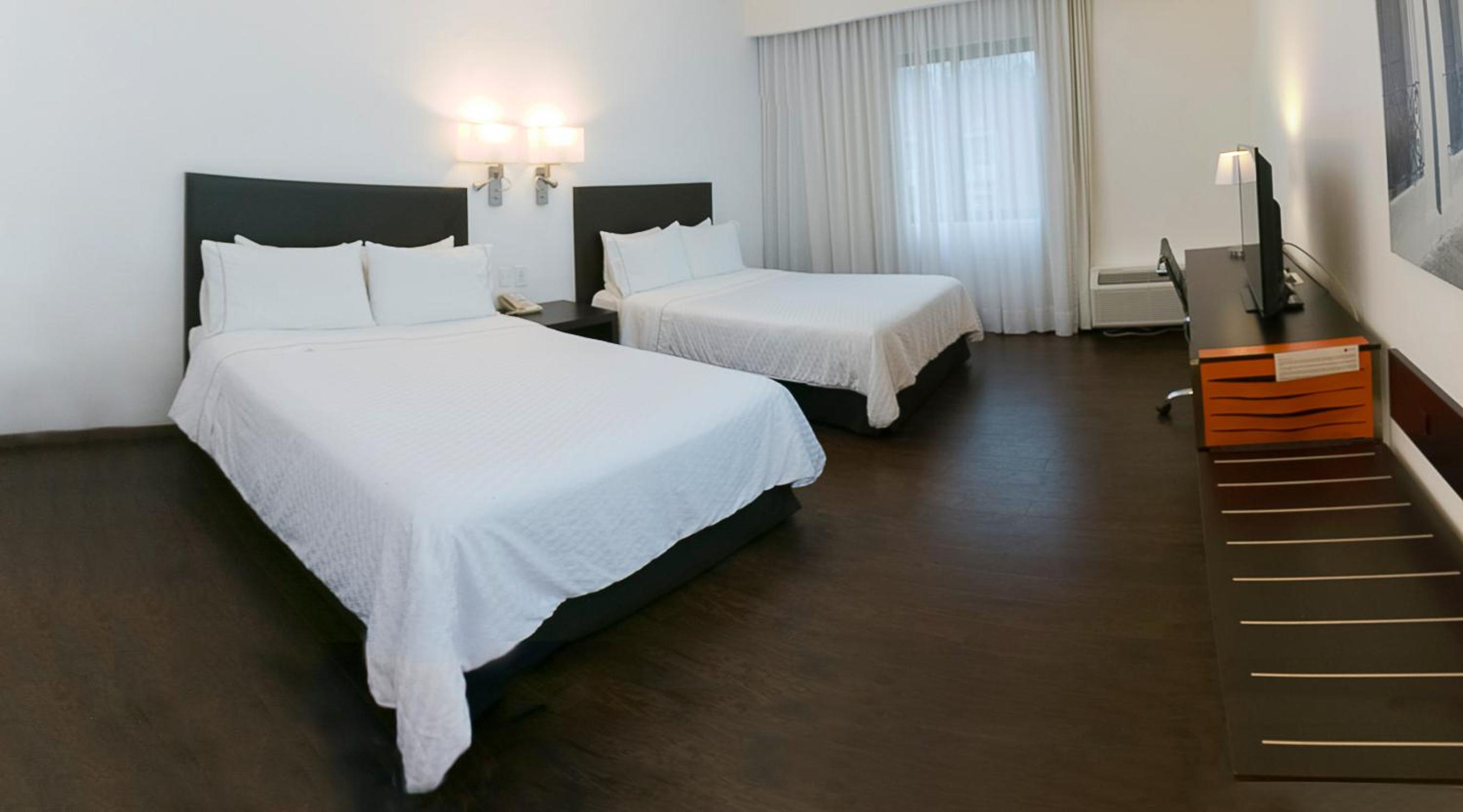 Double Room with Two Double Beds - Photo 7