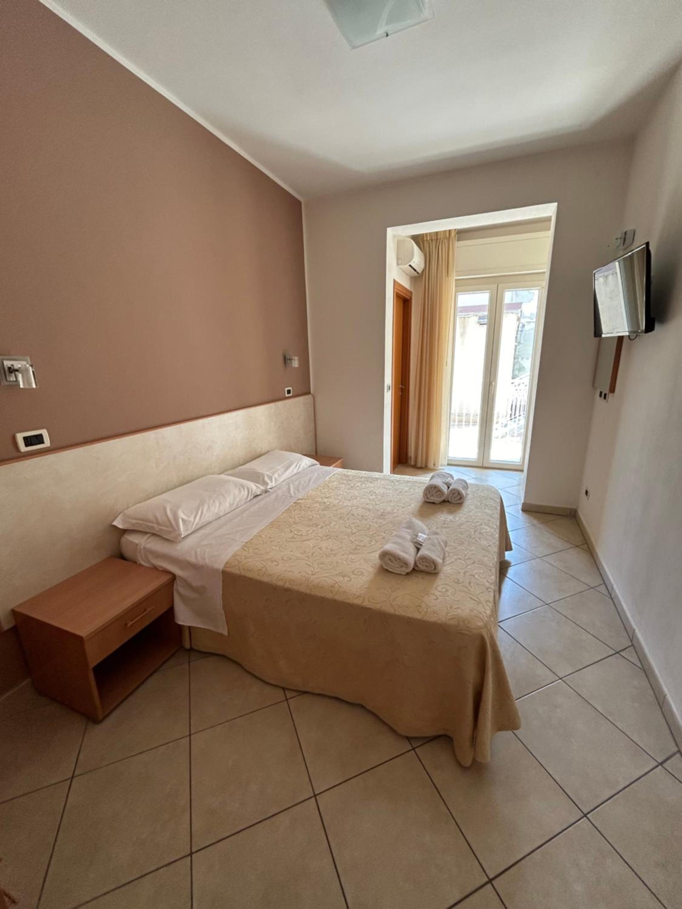 Standard Double Room - Photo 1