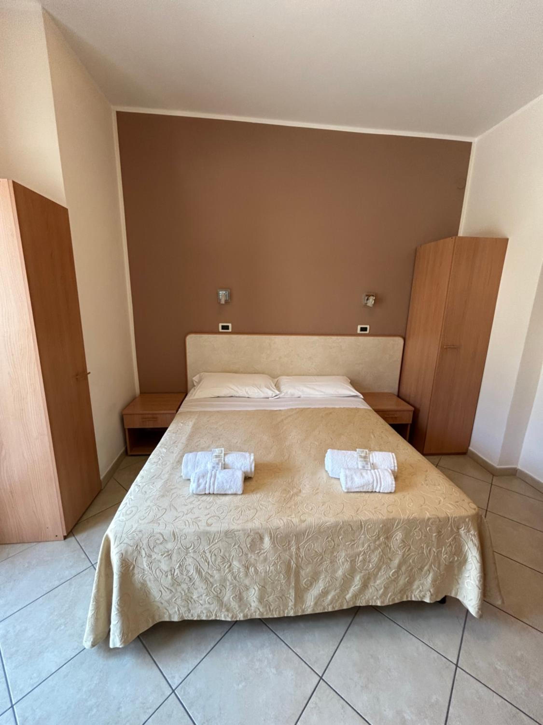 Standard Double Room - Photo 2