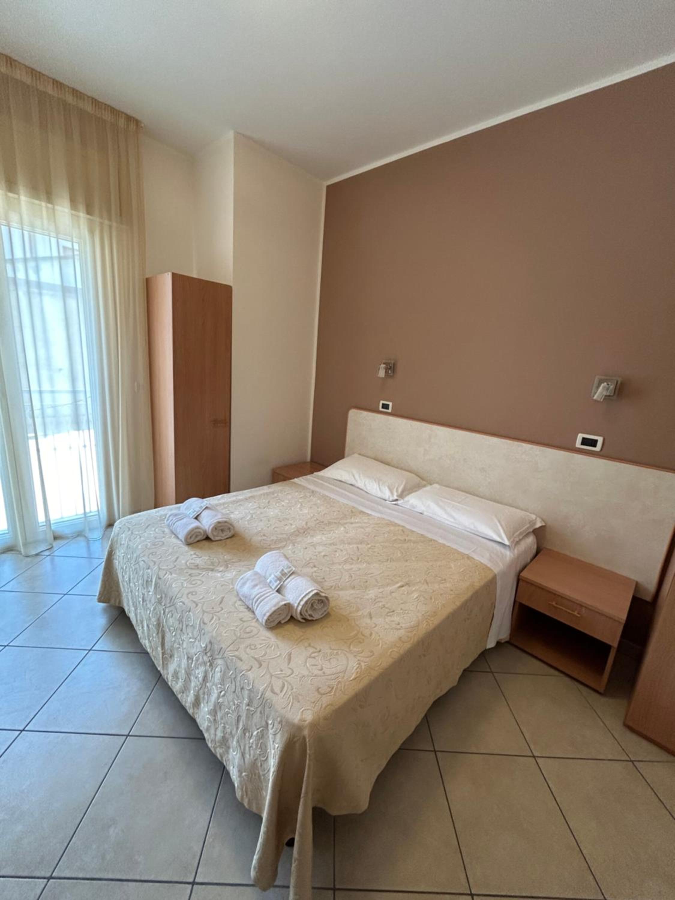 Standard Double Room - Photo 3