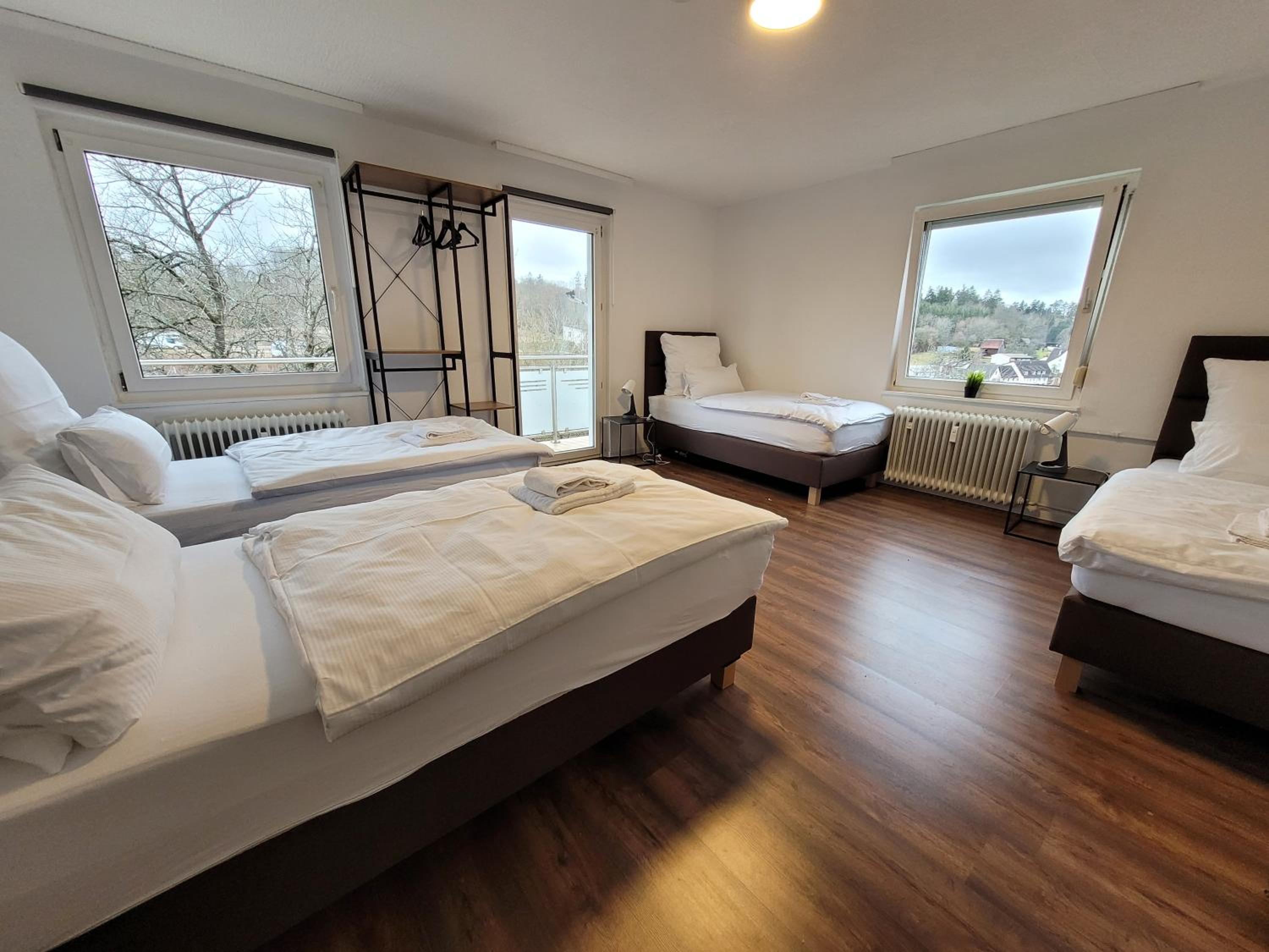 Four-Bedroom Apartment with Balcony  photo 3