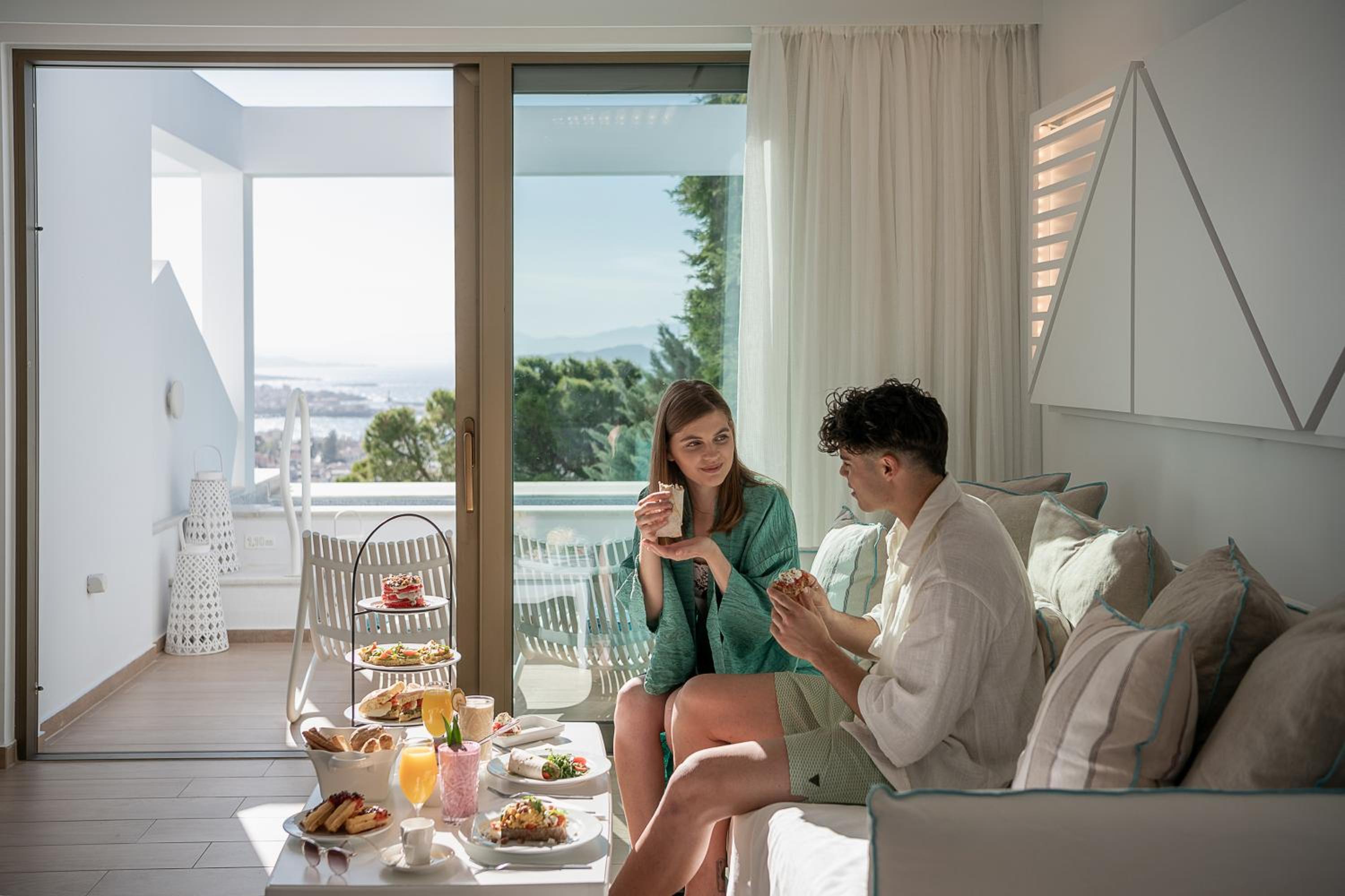 Superior Suite with Sea View and Private Pool - Photo 46