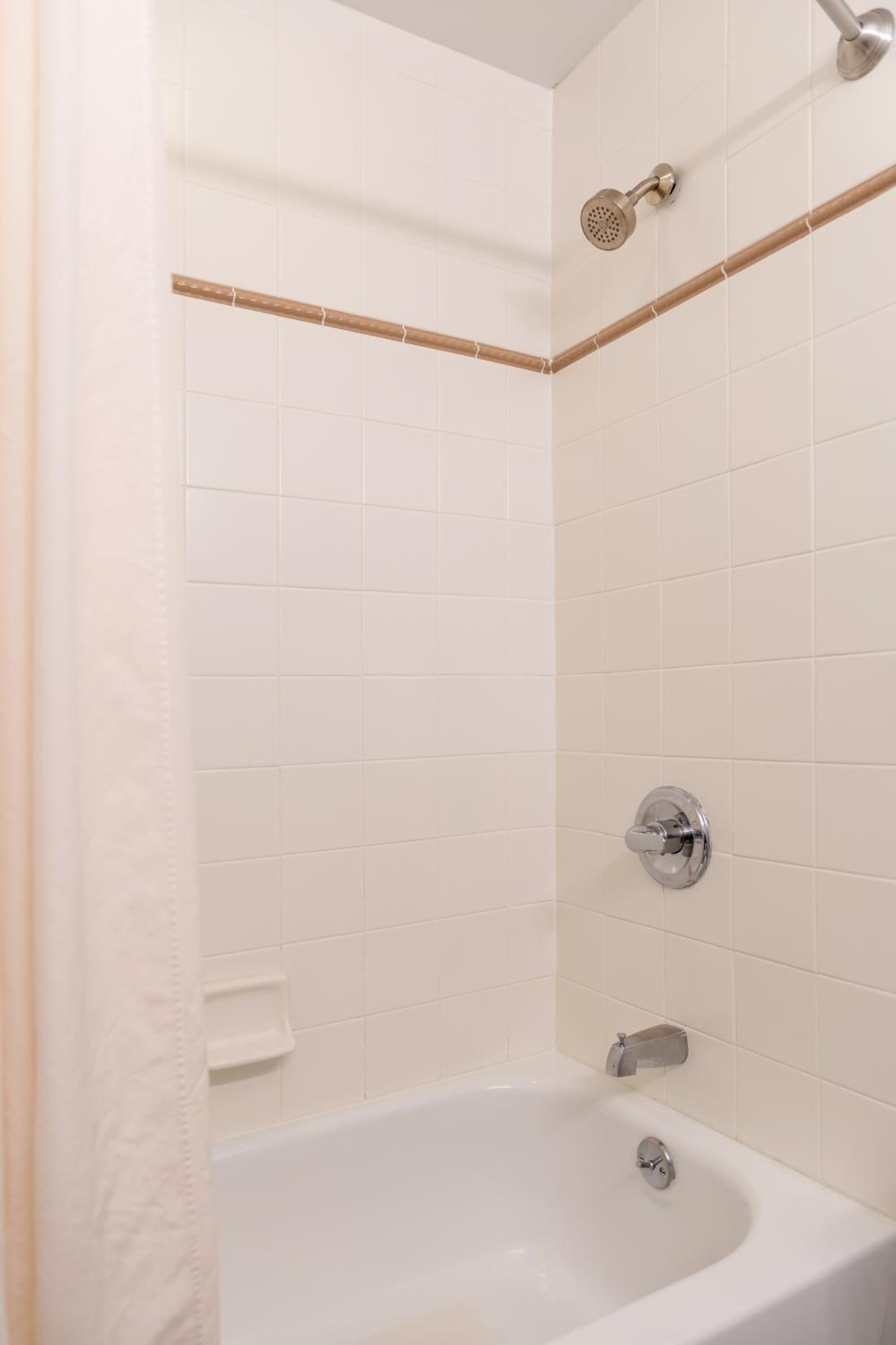 One Bedroom Suite - Photo 2