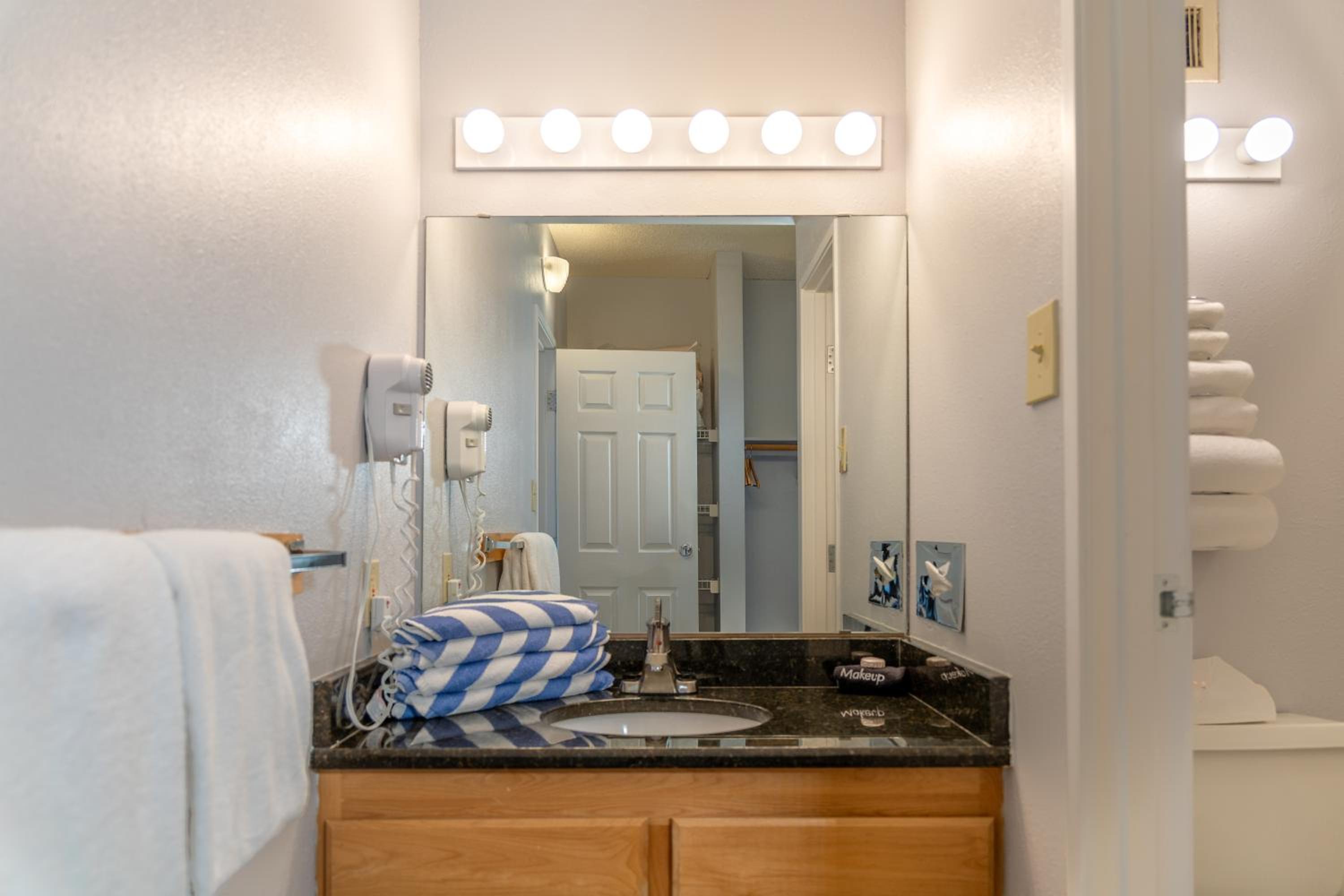 One Bedroom Suite - Photo 4