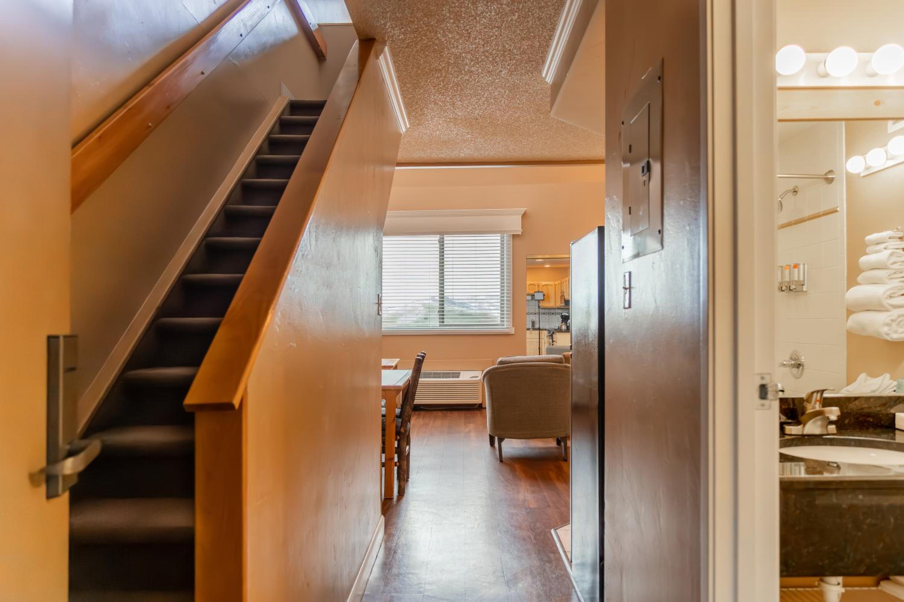 Studio with Loft - Photo 21