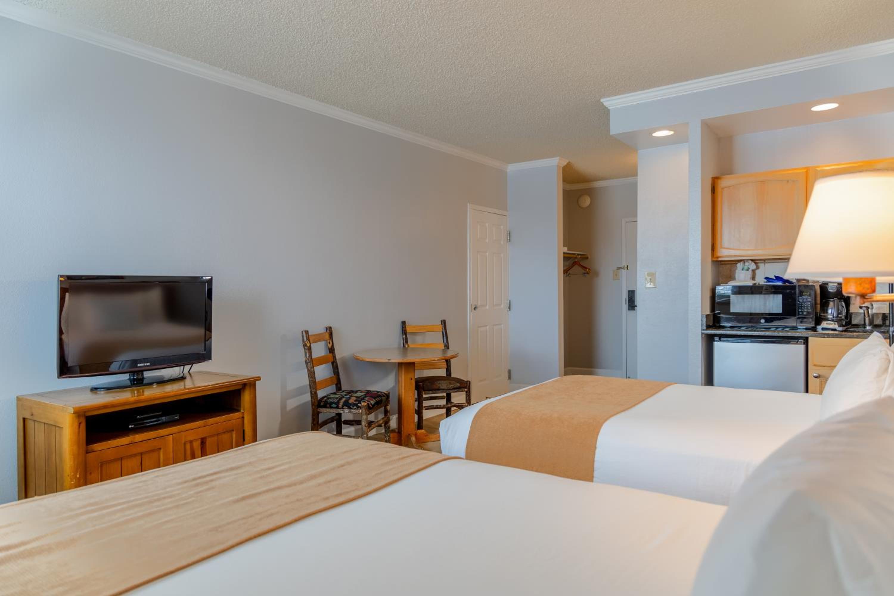 Two-Bedroom Suite - Photo 17