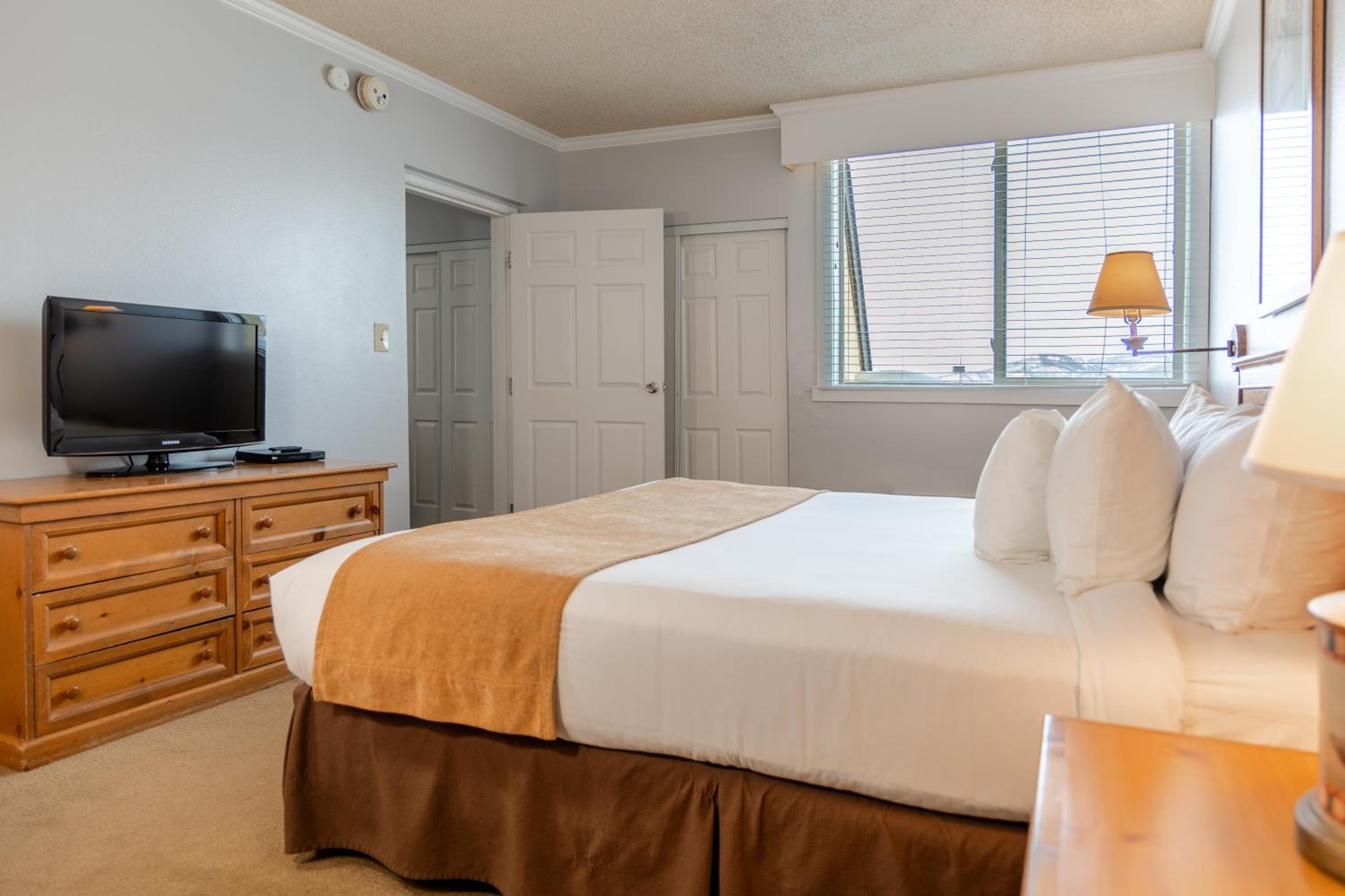 Two-Bedroom Suite - Photo 6