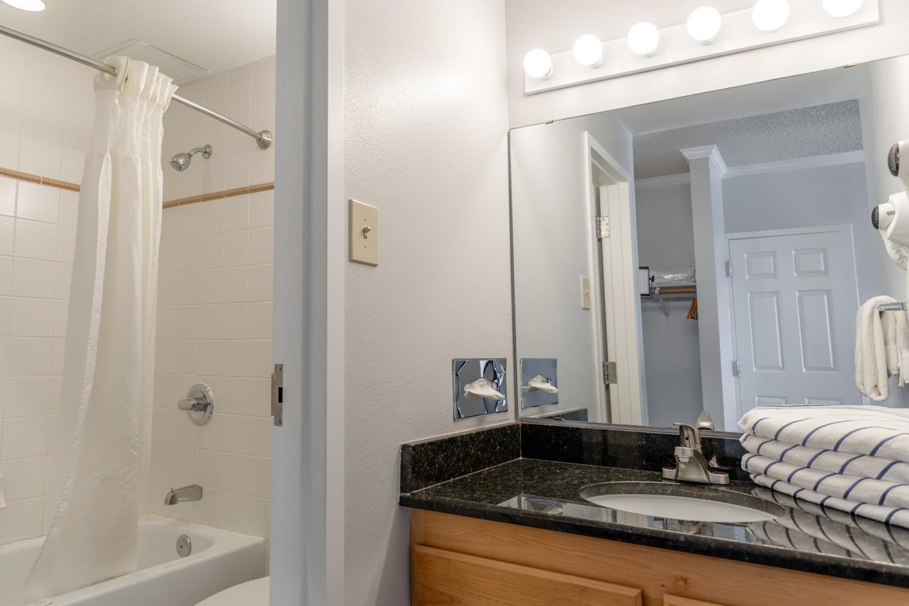 Two-Bedroom Suite - Photo 18