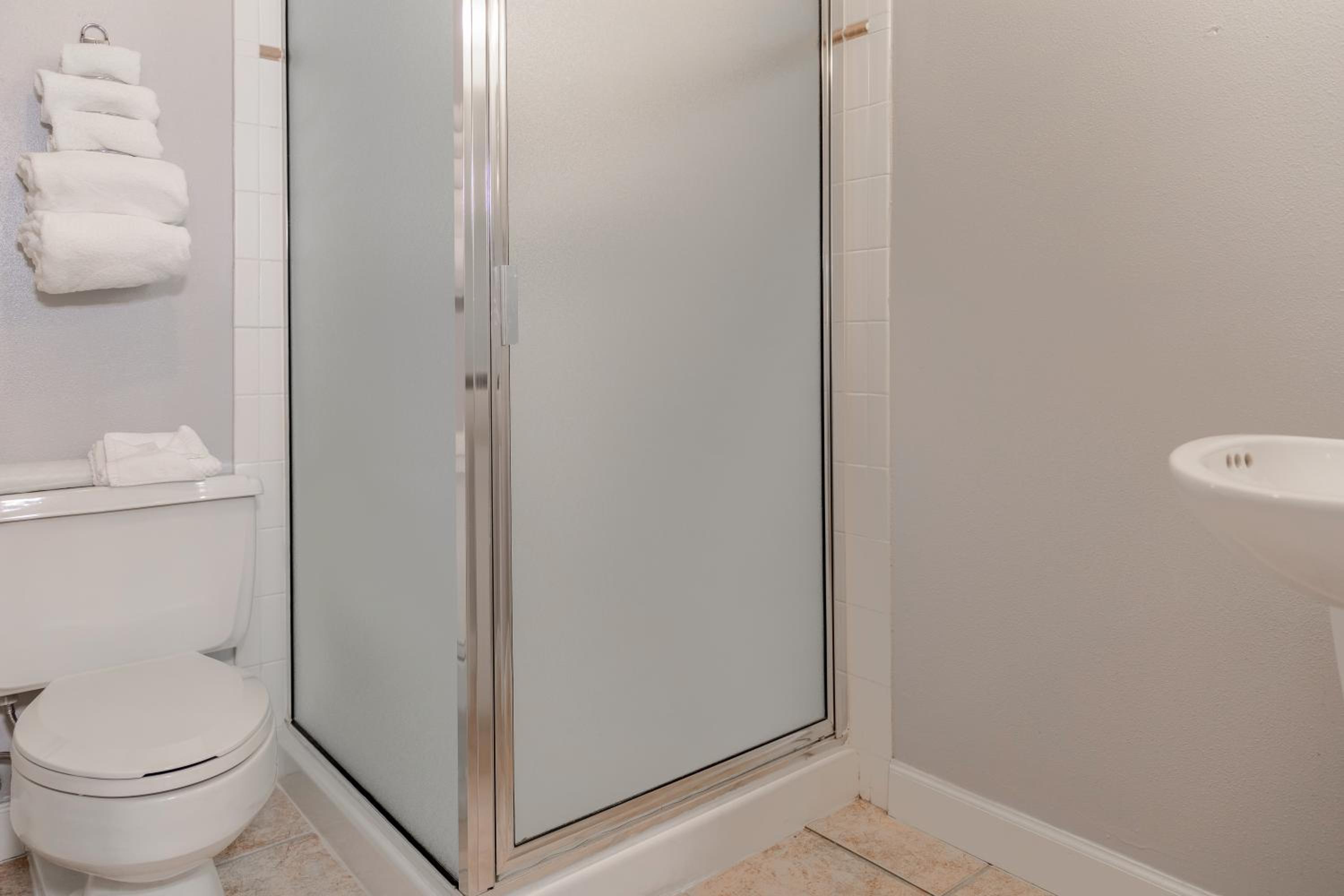 Two-Bedroom Suite - Photo 4