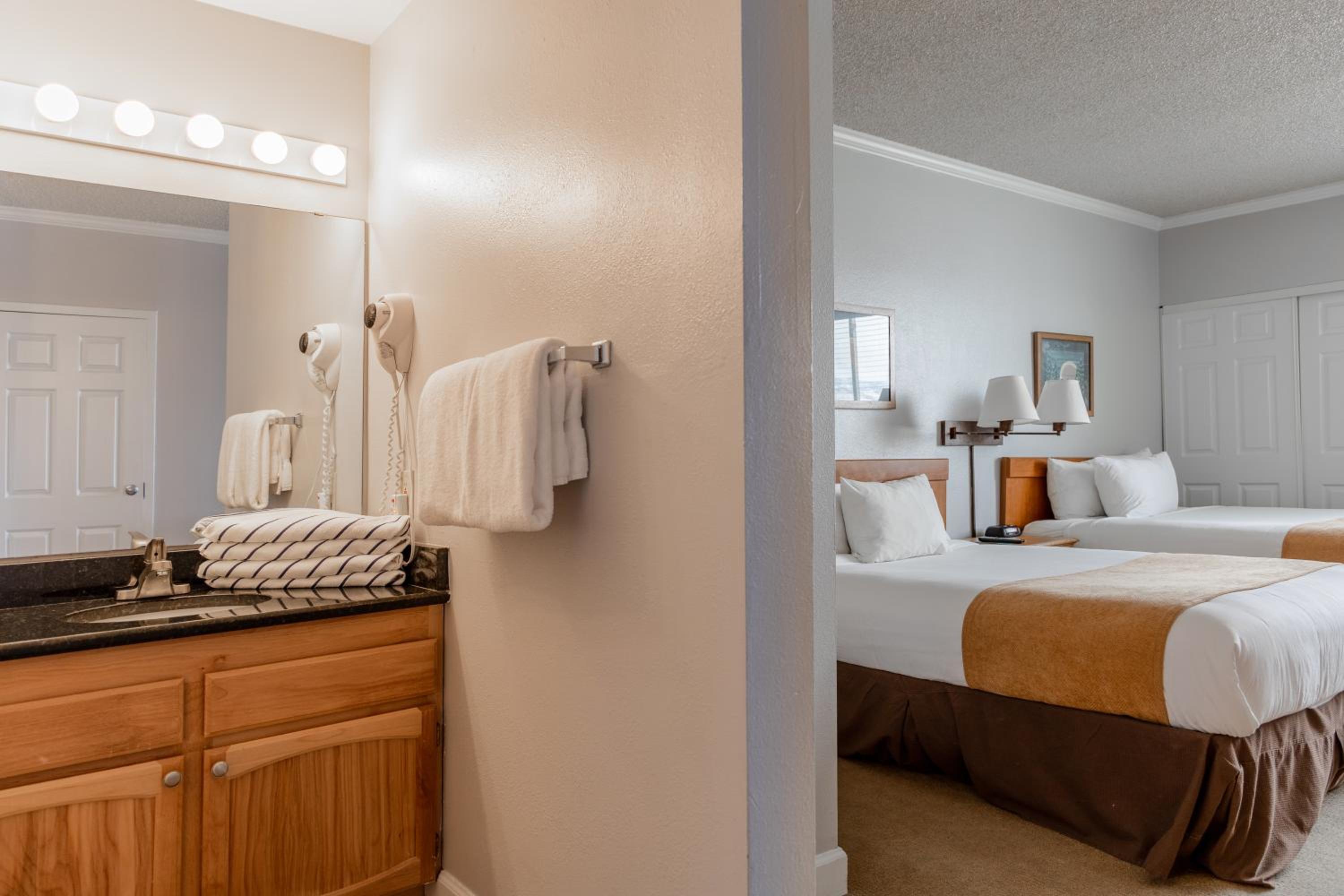Two-Bedroom Suite - Photo 5