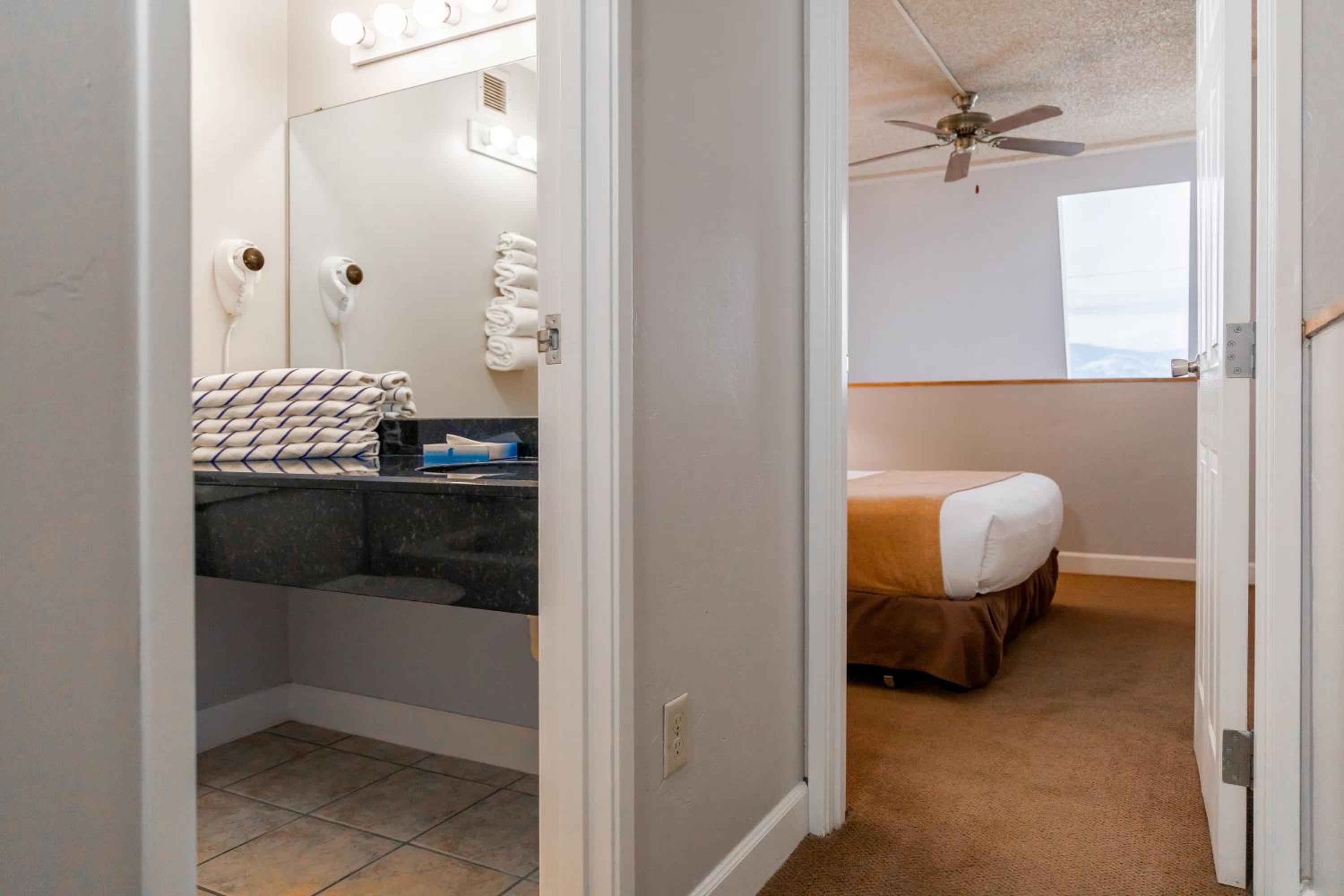 One-Bedroom with Loft - Photo 14
