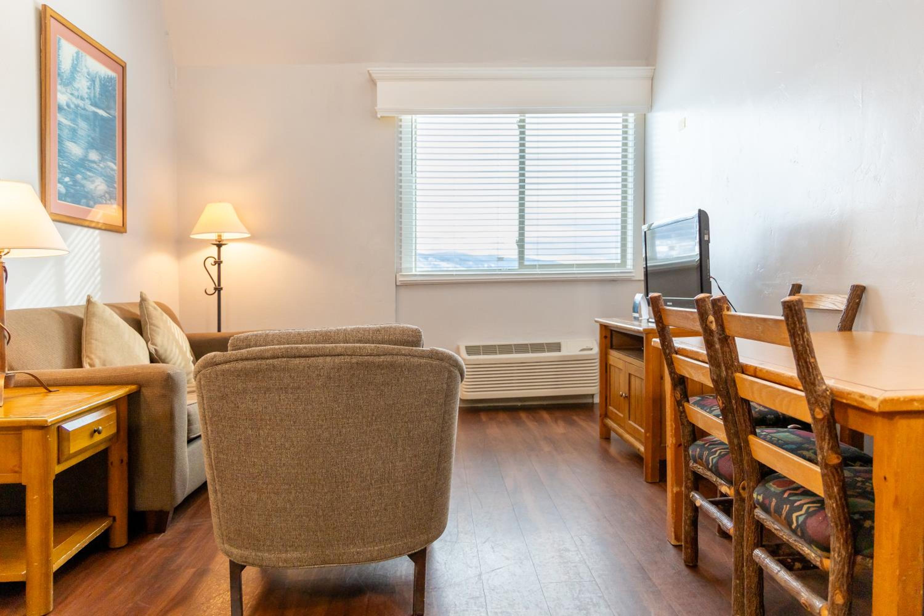 One-Bedroom with Loft - Photo 4