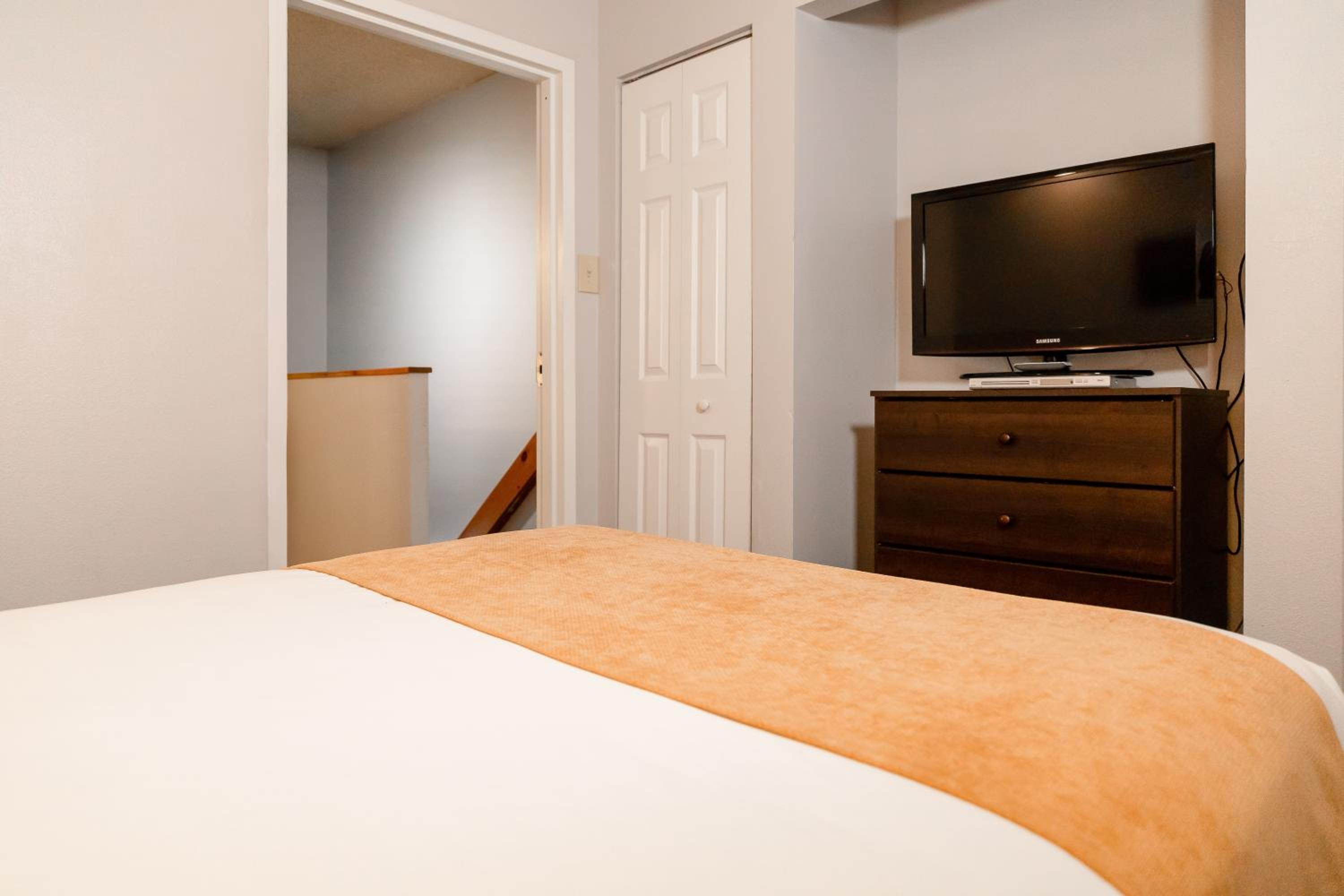 One-Bedroom with Loft - Photo 19
