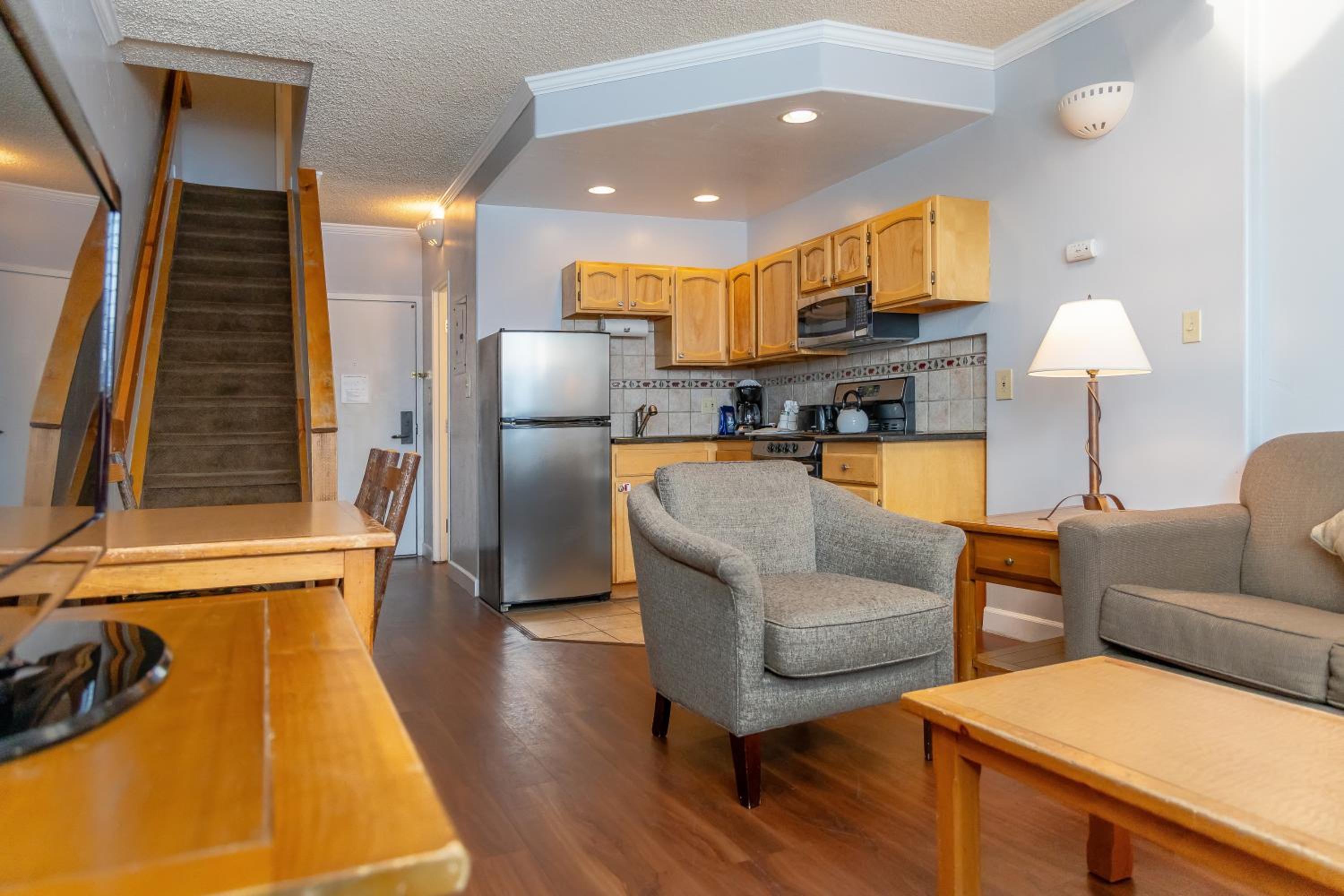 One-Bedroom with Loft - Photo 6